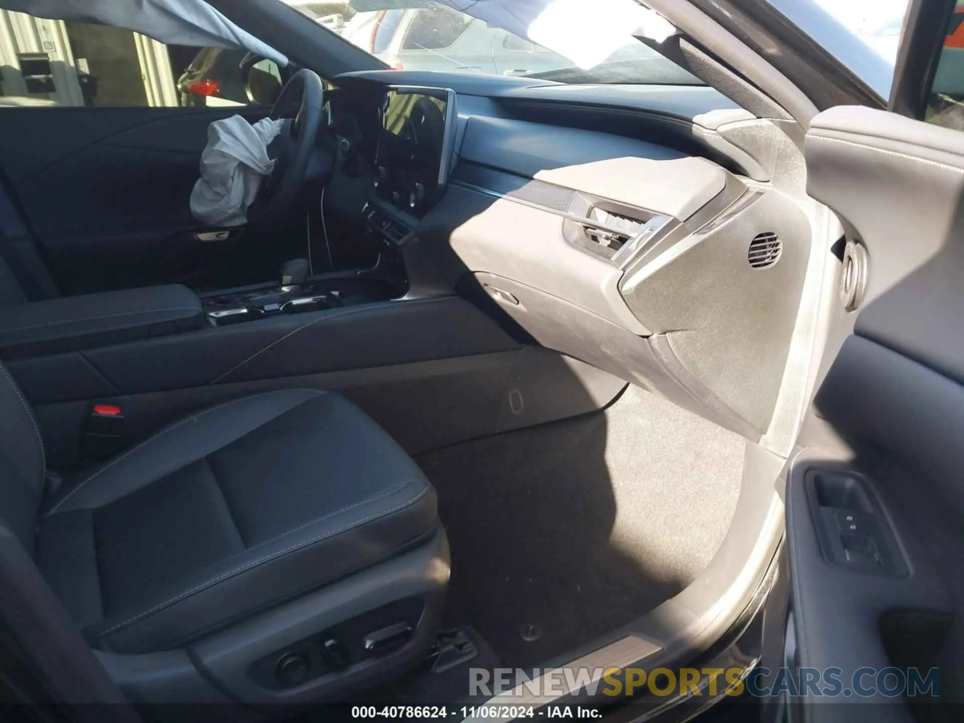 5 Photograph of a damaged car 2T2BAMCA6RC081005 LEXUS RX 350 2024