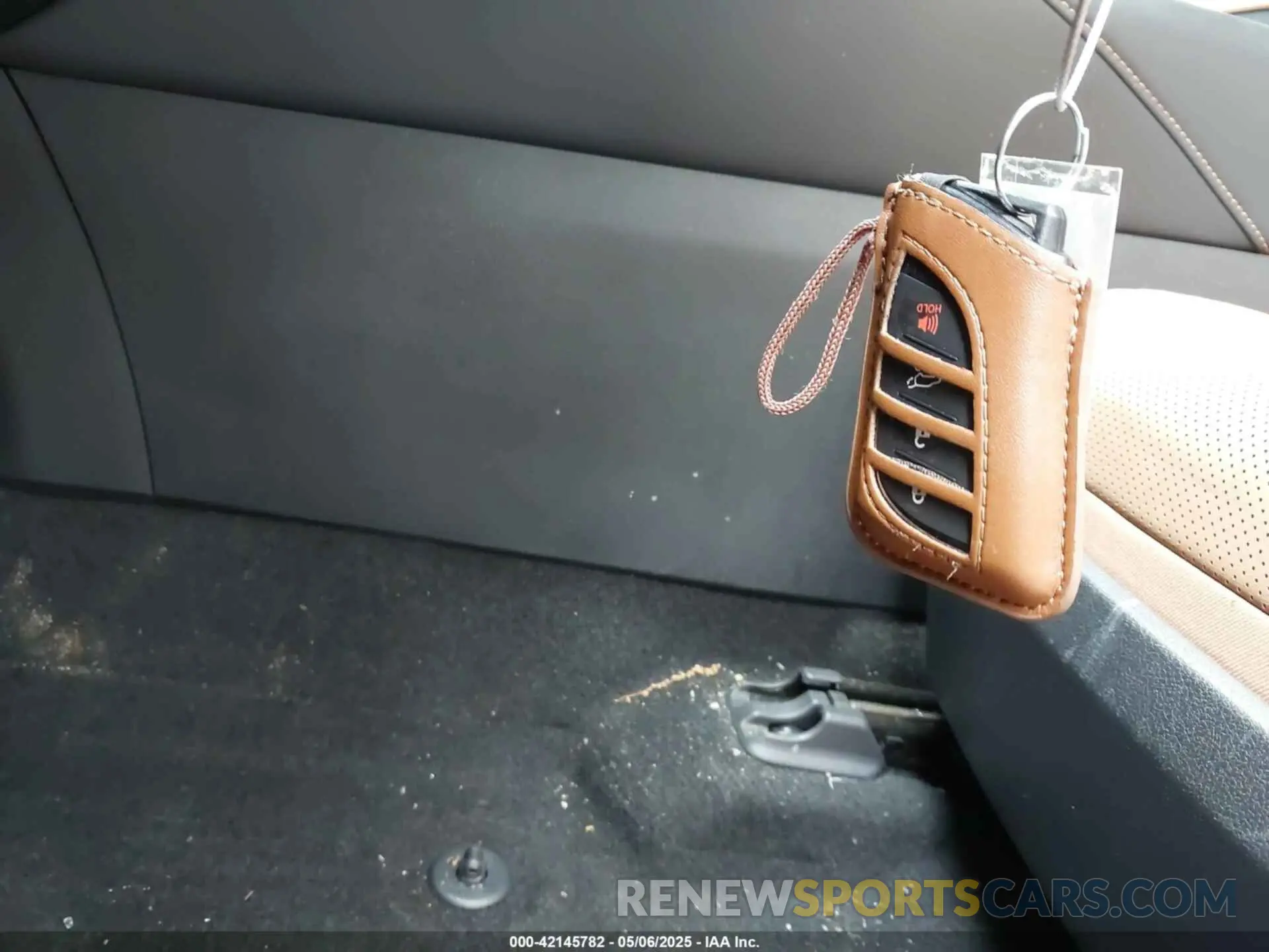 11 Photograph of a damaged car 2T2BAMCAXRC038674 LEXUS RX 350 2024