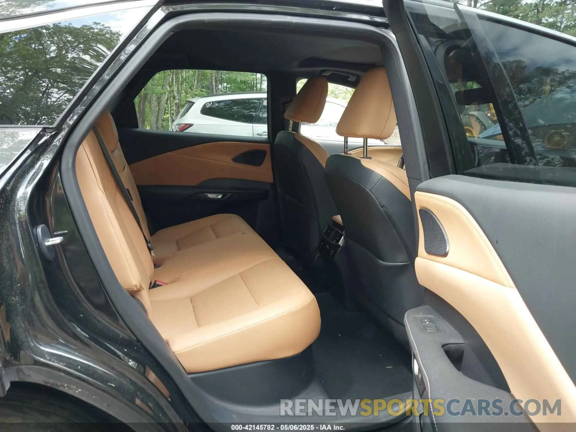 8 Photograph of a damaged car 2T2BAMCAXRC038674 LEXUS RX 350 2024