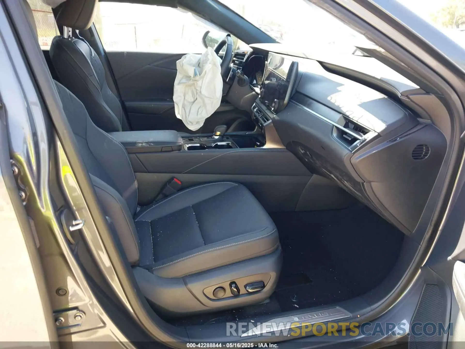 5 Photograph of a damaged car JTJCHMAA3S2022146 LEXUS RX 350 2025