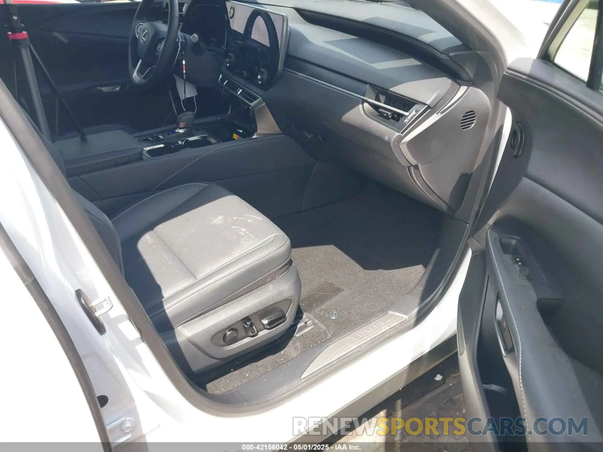 5 Photograph of a damaged car JTJCHMAA9S2022801 LEXUS RX 350 2025