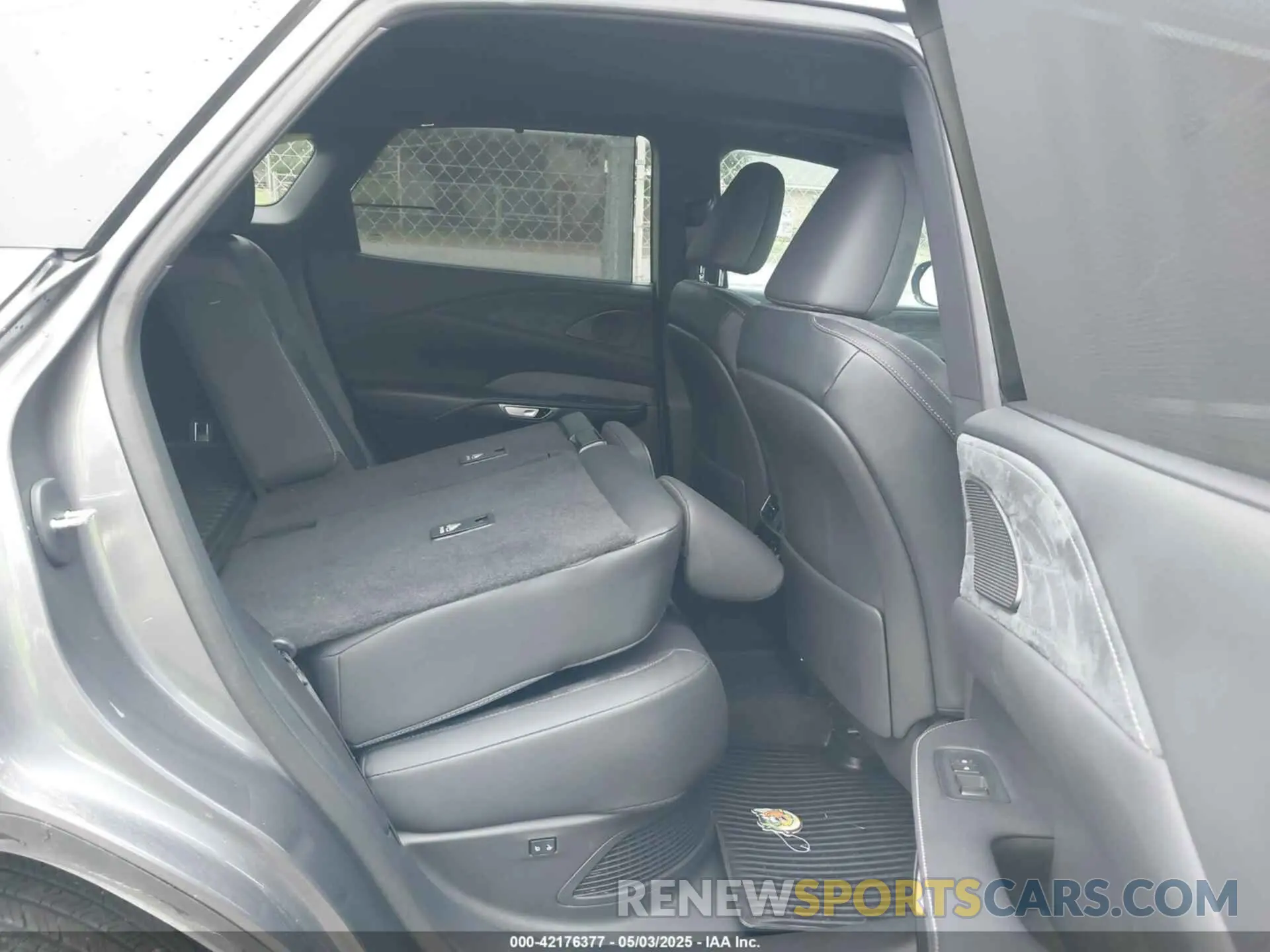 8 Photograph of a damaged car 2T2BBMCA3PC014758 LEXUS RX 350H 2023