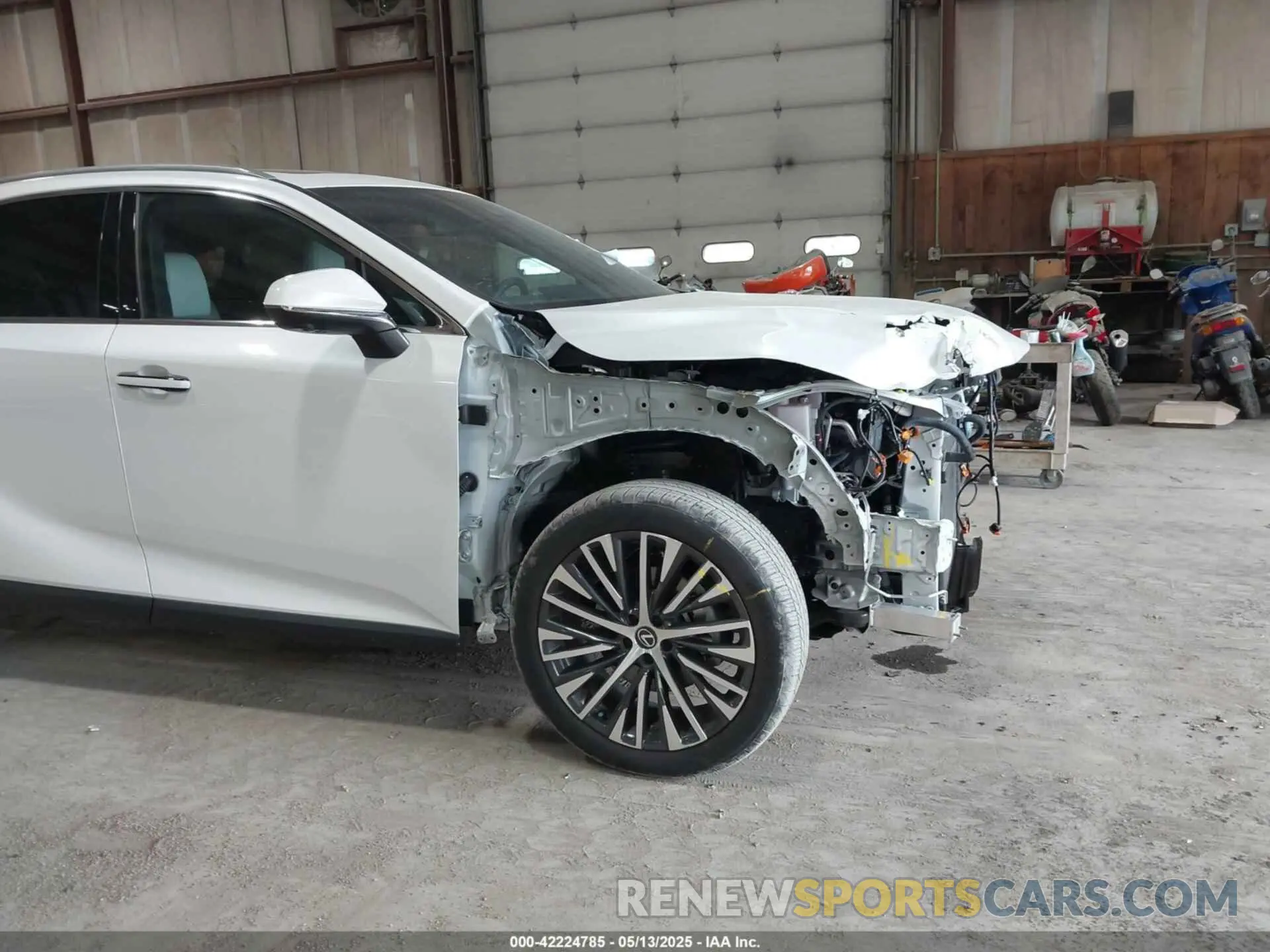 18 Photograph of a damaged car 2T2BBMCA6RC039544 LEXUS RX 350H 2024