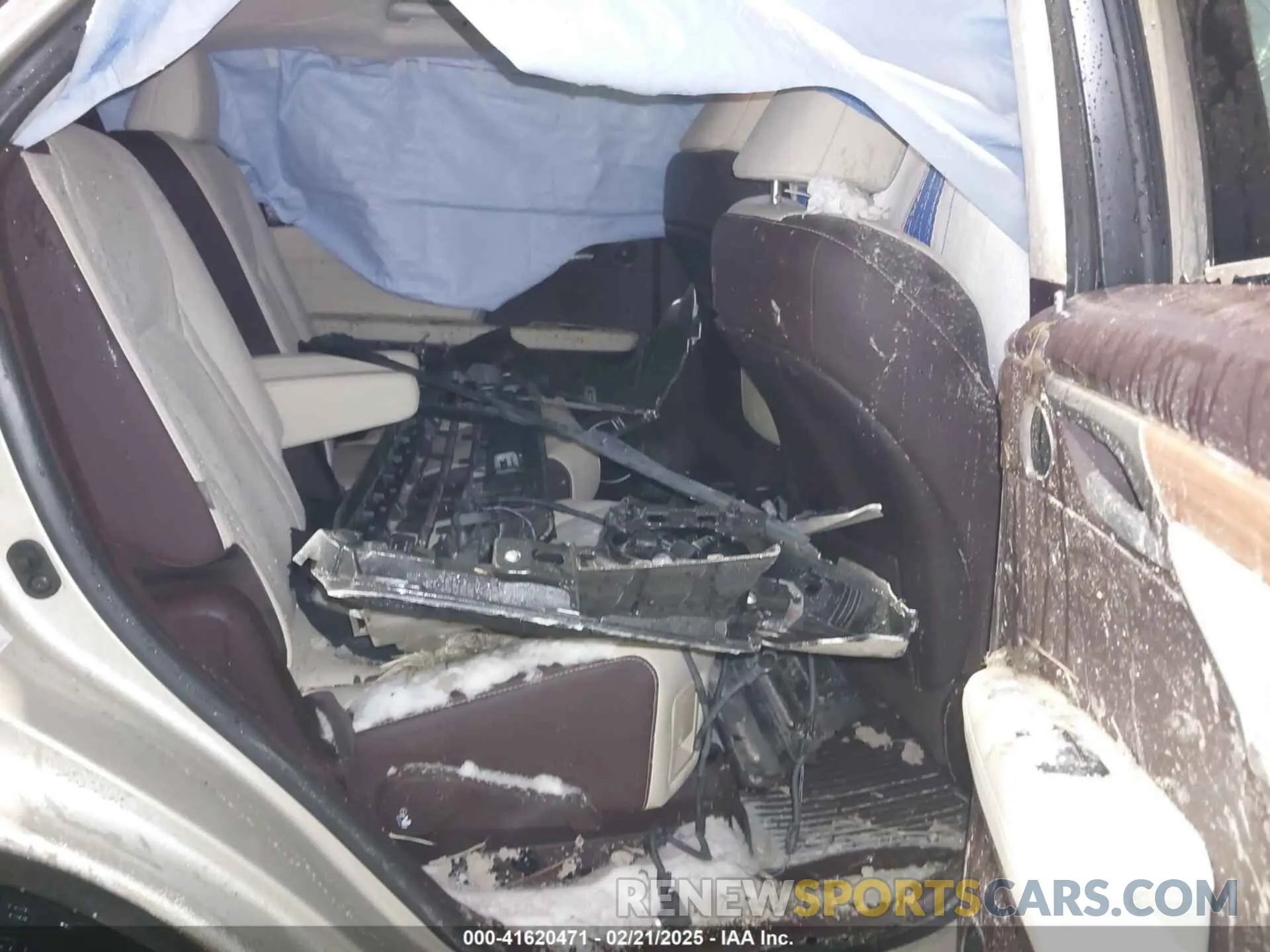 8 Photograph of a damaged car JTJDZKCA9K2019772 LEXUS RX 350L 2019