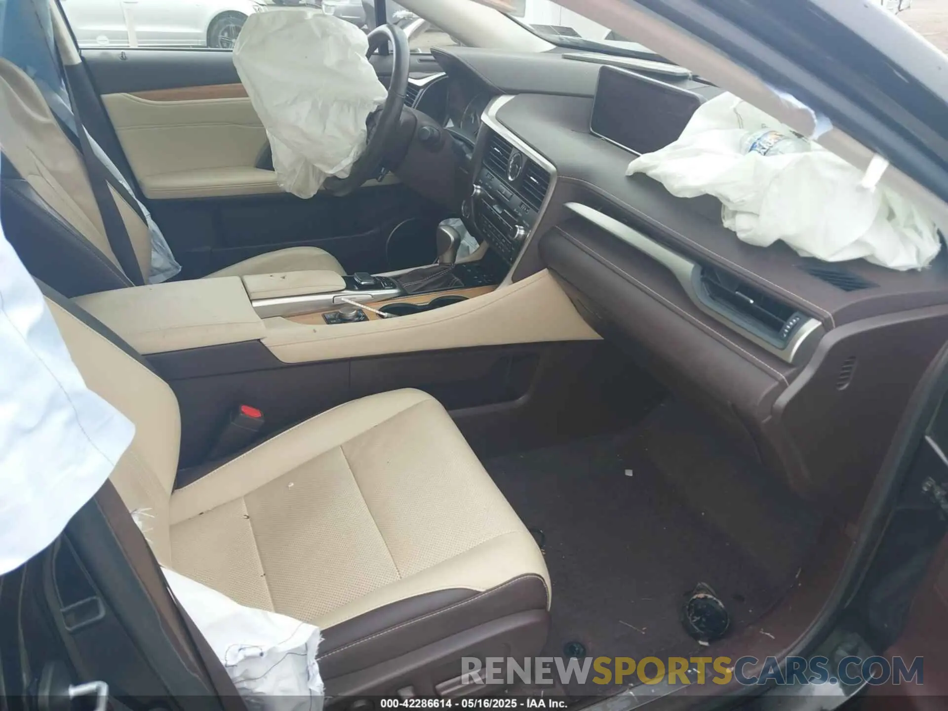 5 Photograph of a damaged car JTJDZKCA9K2020131 LEXUS RX 350L 2019