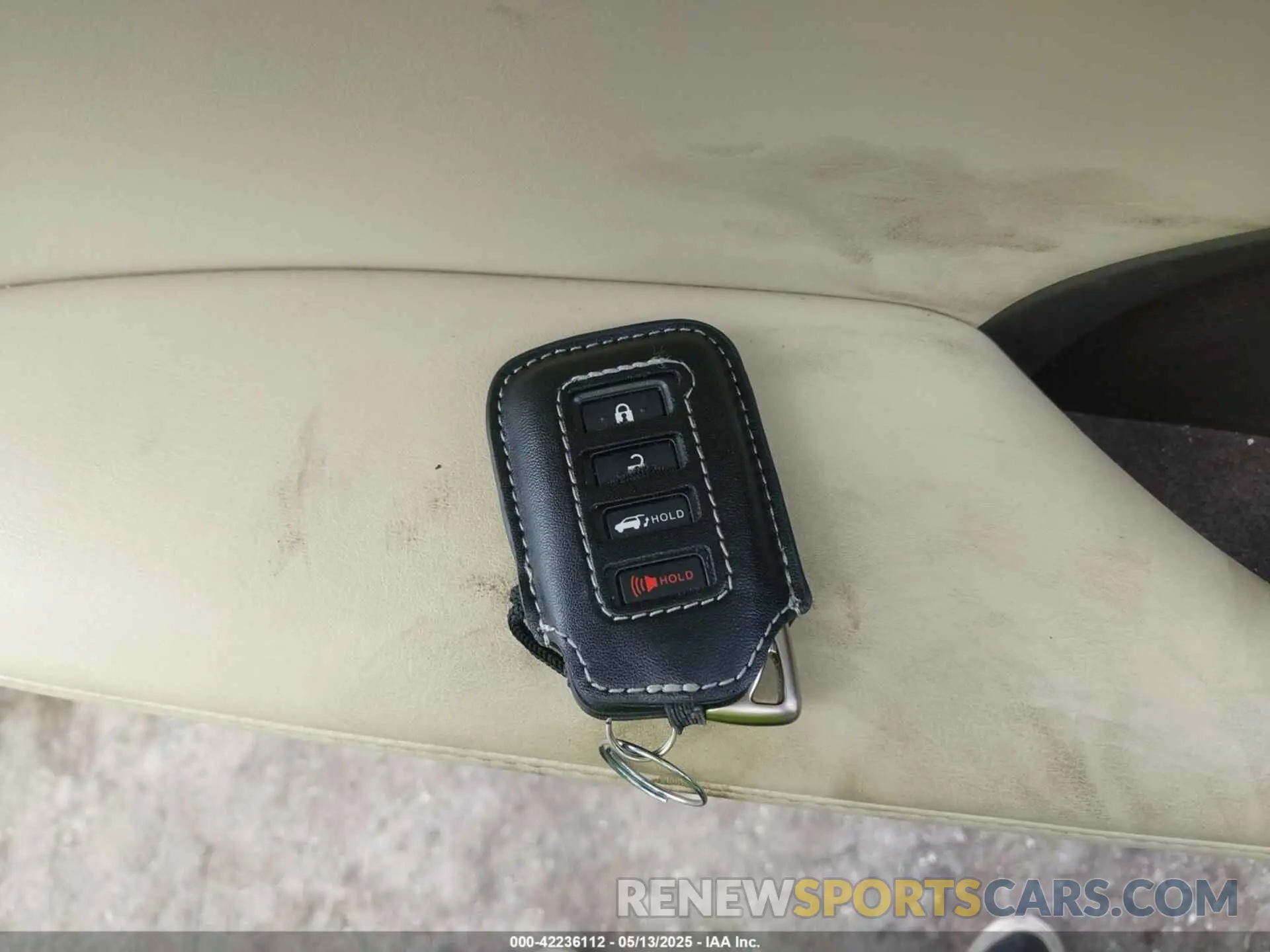 11 Photograph of a damaged car JTJHZKFA6L2026127 LEXUS RX 350L 2020