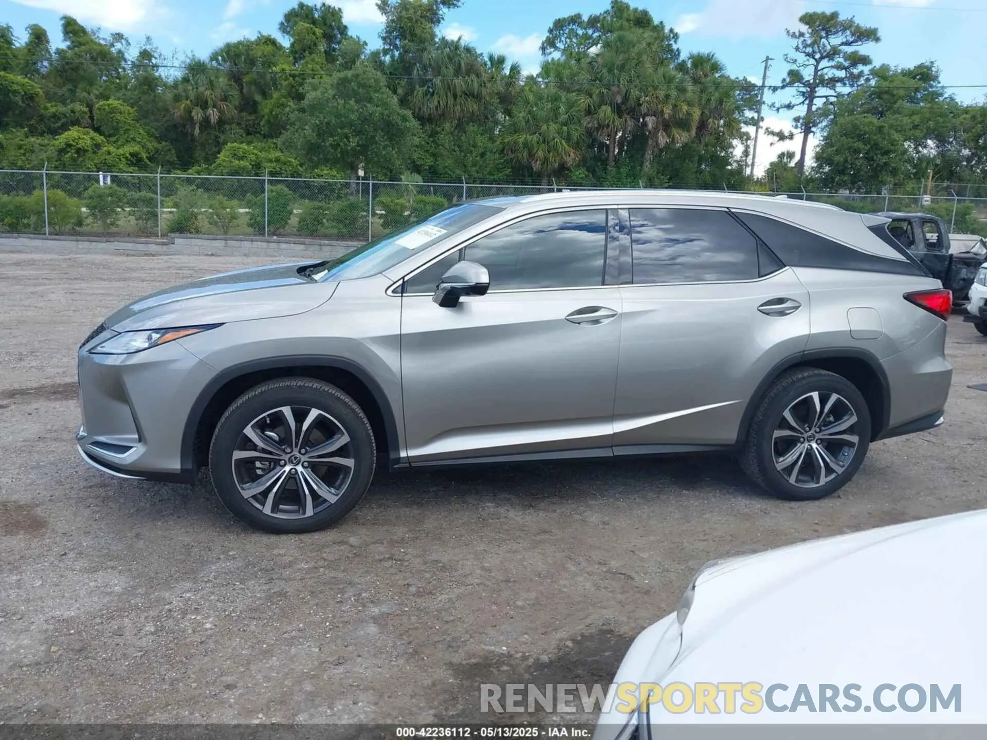 14 Photograph of a damaged car JTJHZKFA6L2026127 LEXUS RX 350L 2020