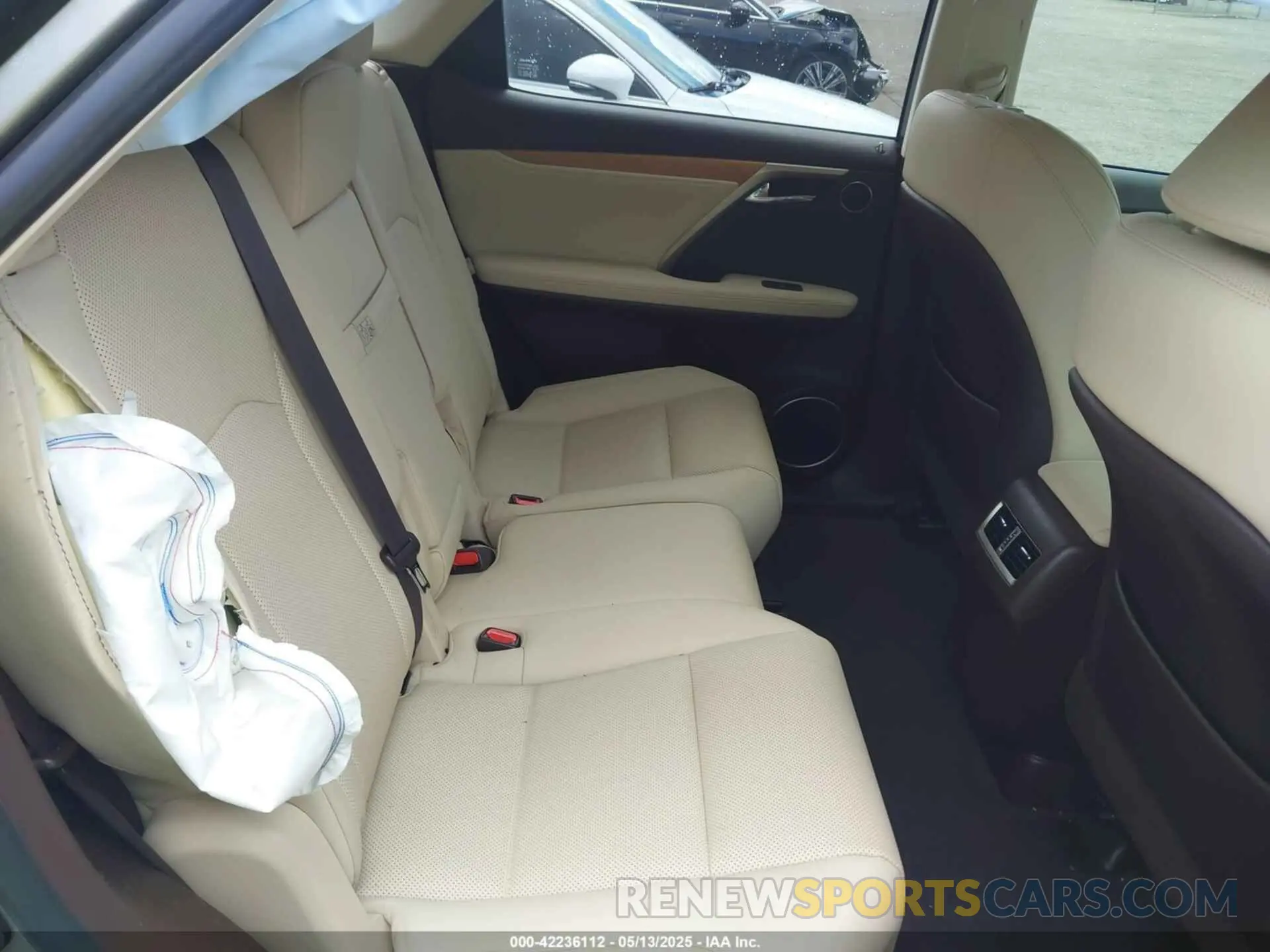 8 Photograph of a damaged car JTJHZKFA6L2026127 LEXUS RX 350L 2020
