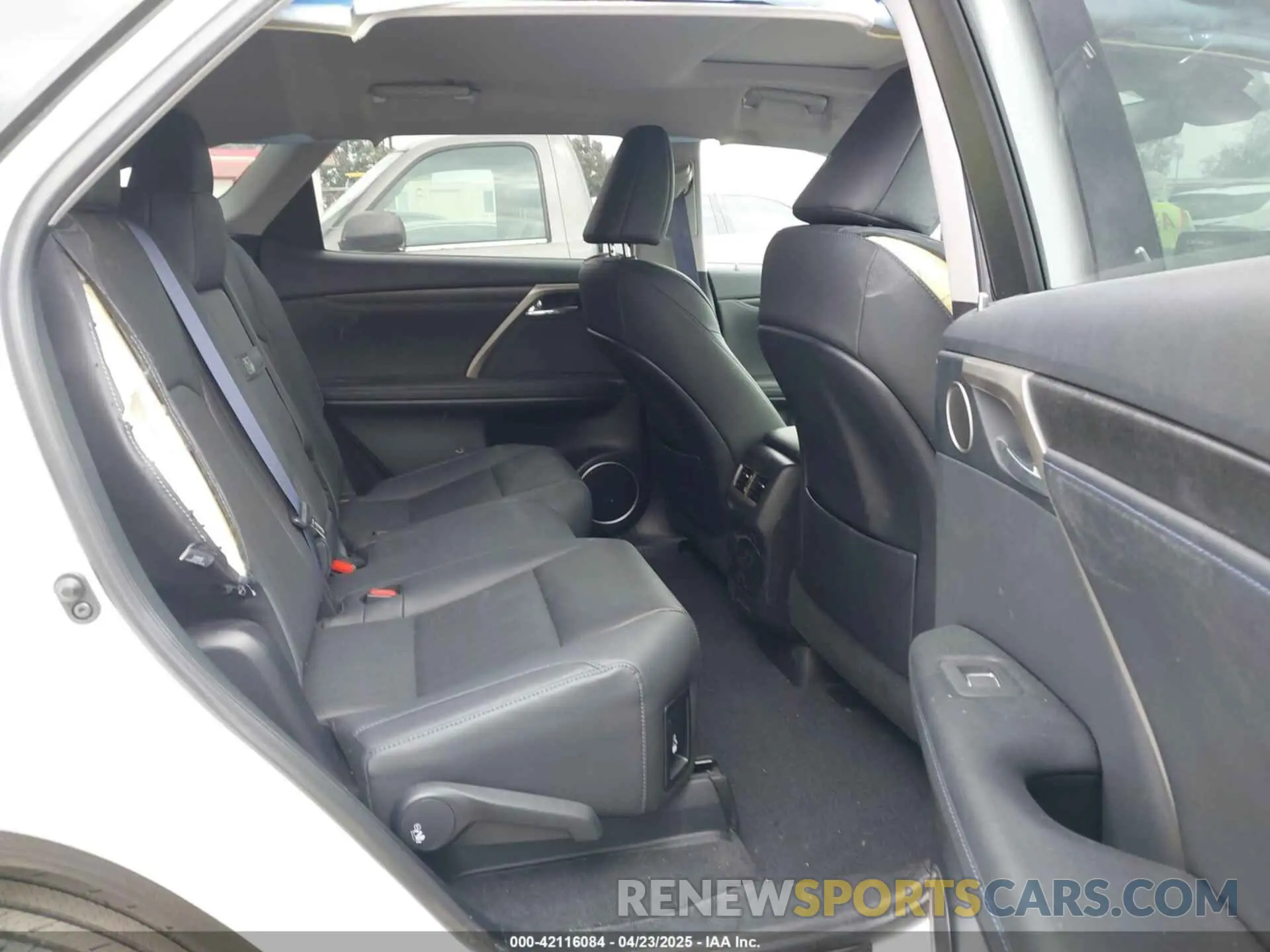 8 Photograph of a damaged car JTJHZKEA4N2023876 LEXUS RX 350L 2022