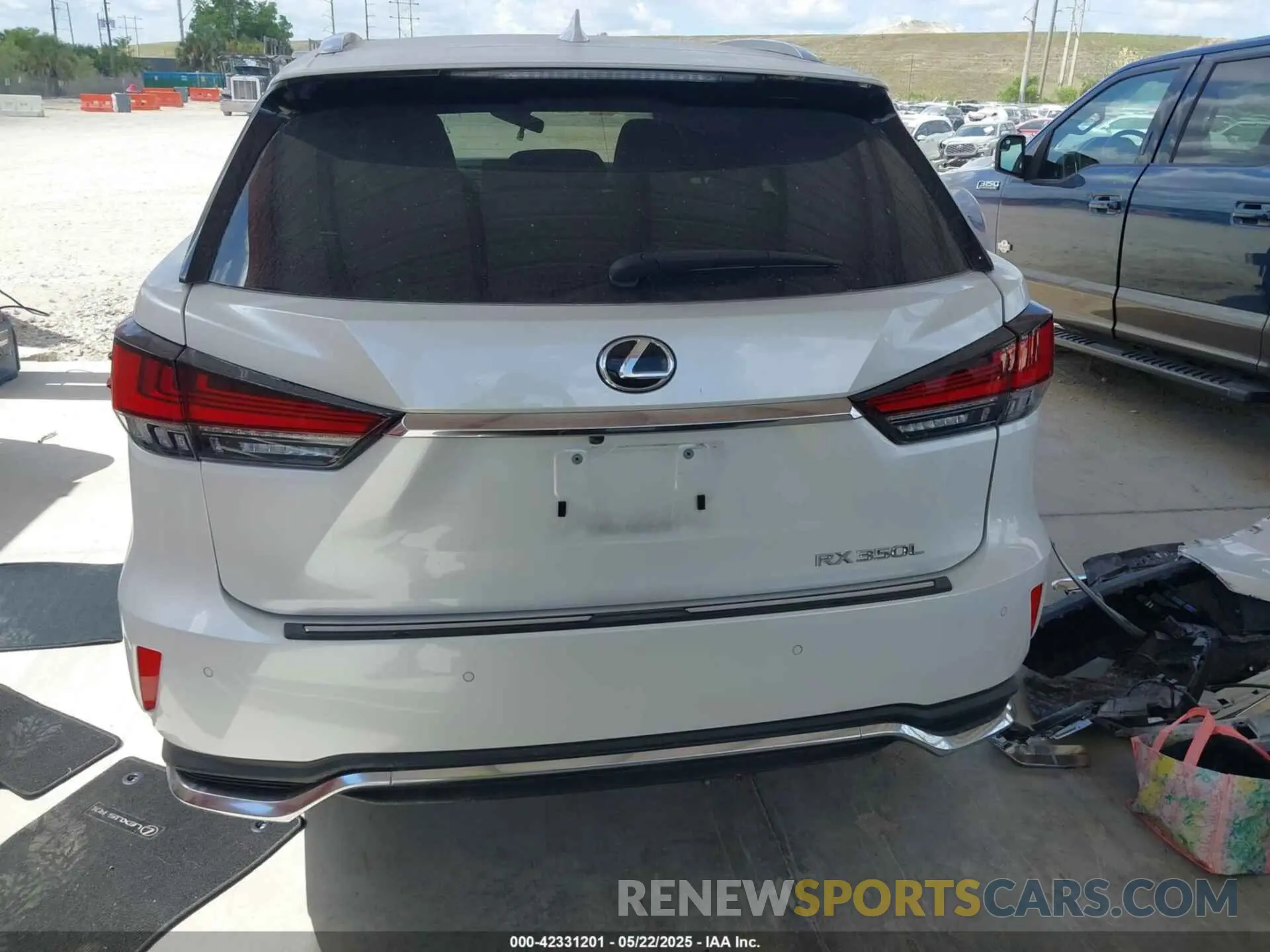 16 Photograph of a damaged car JTJJZKEA8N2026796 LEXUS RX 350L 2022
