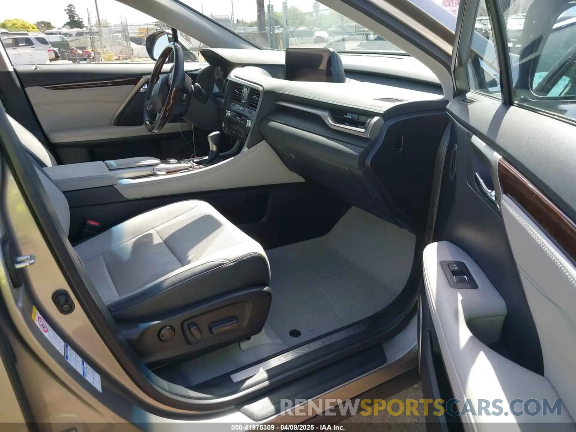 5 Photograph of a damaged car 2T2BGMCA4KC042885 LEXUS RX 450H 2019
