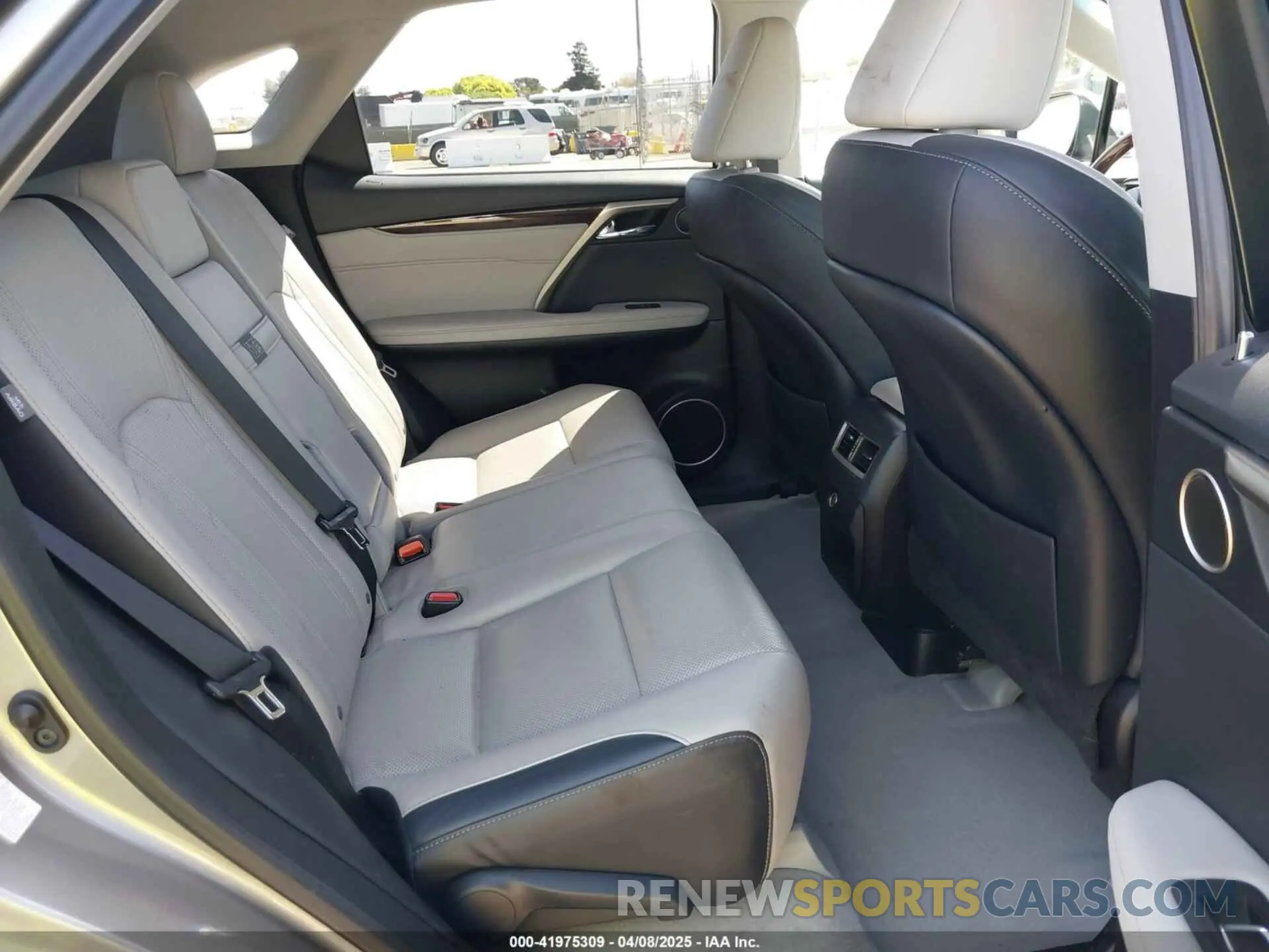 8 Photograph of a damaged car 2T2BGMCA4KC042885 LEXUS RX 450H 2019