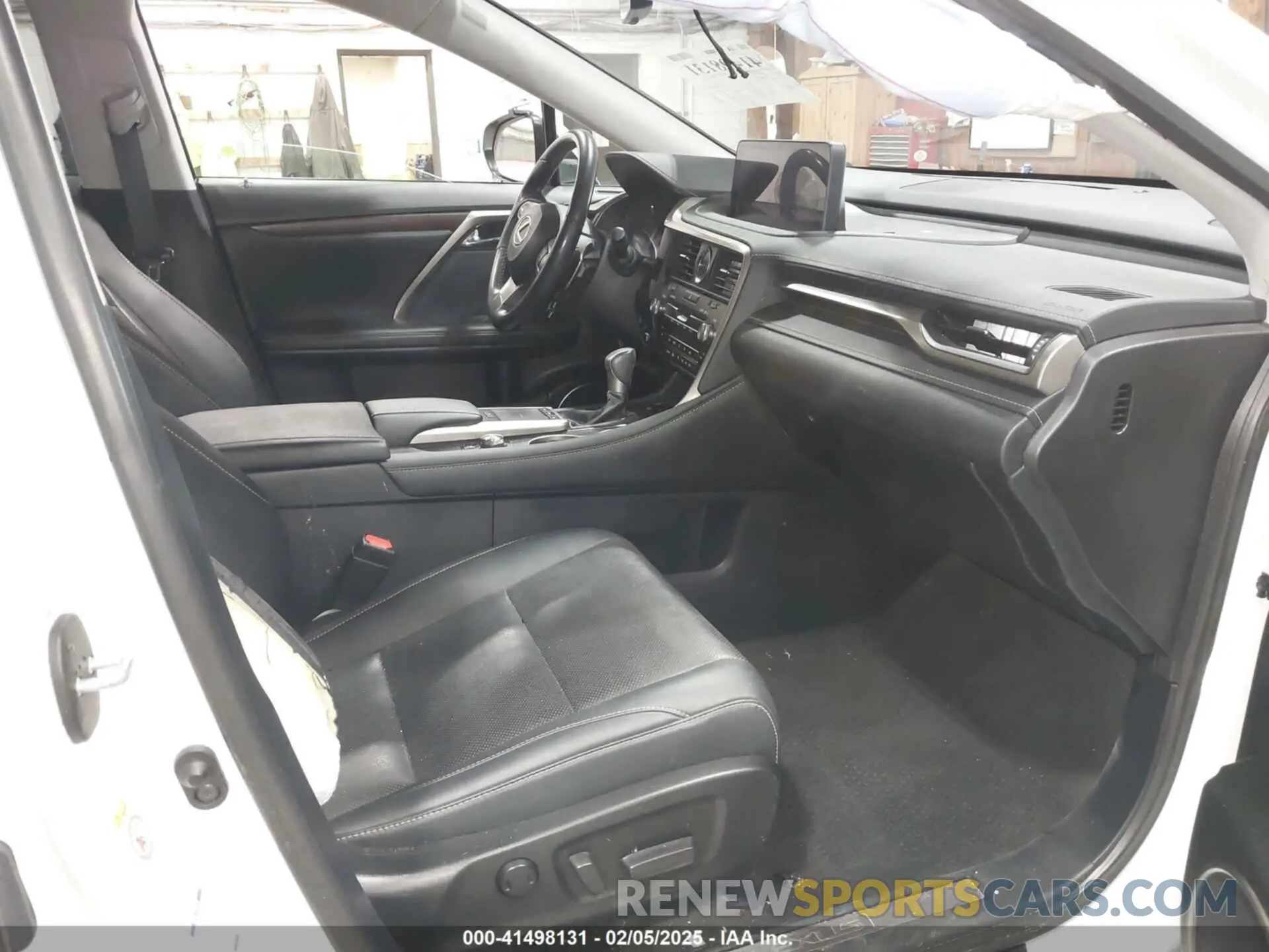 5 Photograph of a damaged car 2T2HGMDA9LC043542 LEXUS RX 450H 2020