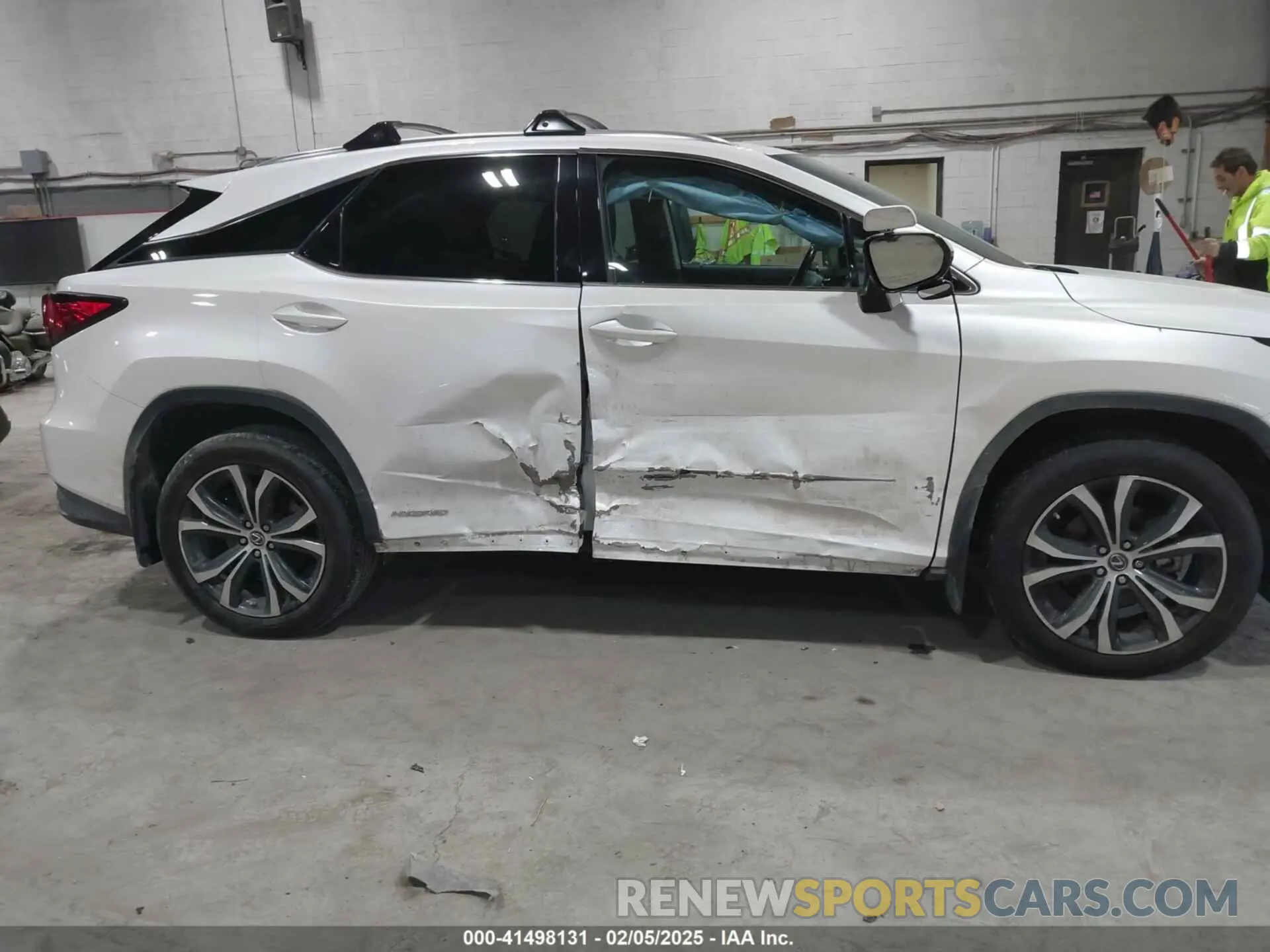 6 Photograph of a damaged car 2T2HGMDA9LC043542 LEXUS RX 450H 2020