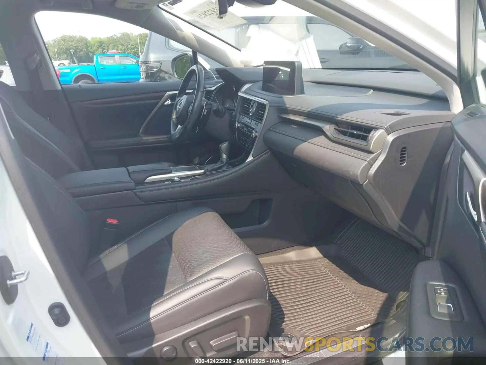 5 Photograph of a damaged car 2T2HGMDAXLC052802 LEXUS RX 450H 2020