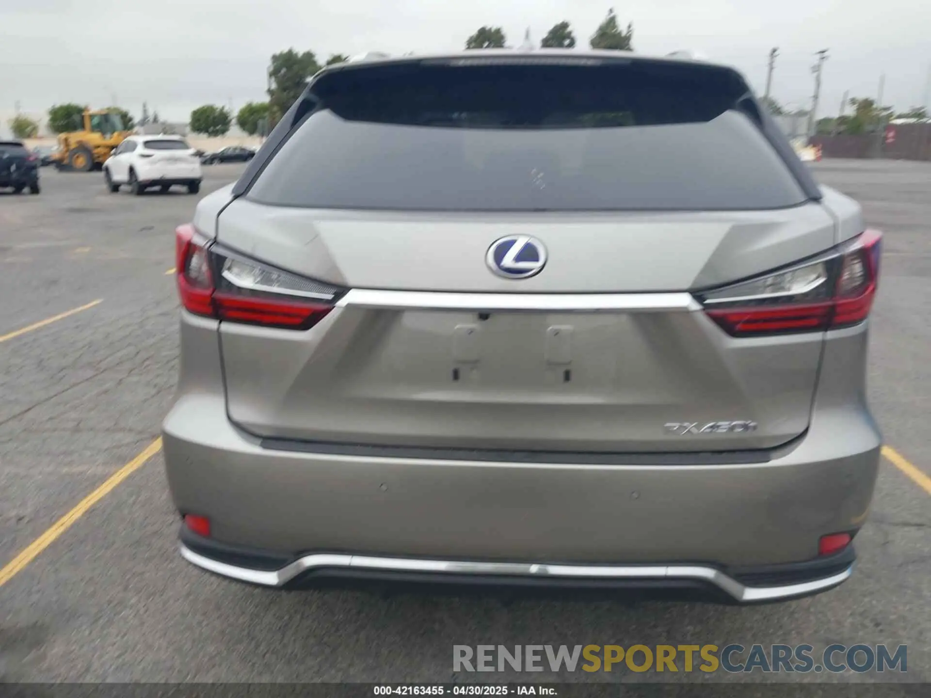 17 Photograph of a damaged car 2T2HGMDA3MC060208 LEXUS RX 450H 2021