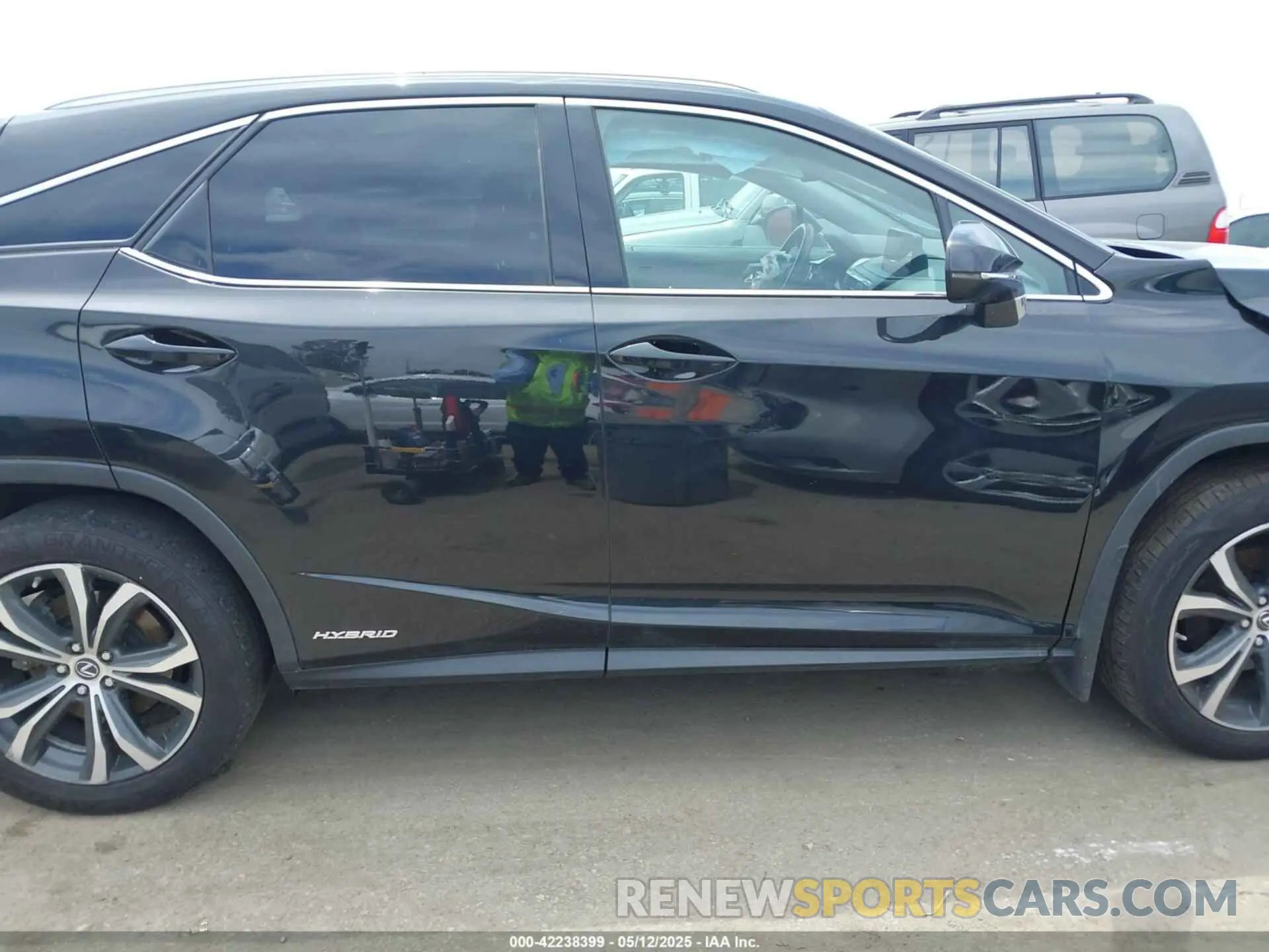 13 Photograph of a damaged car 2T2HGMDAXNC090694 LEXUS RX 450H 2022
