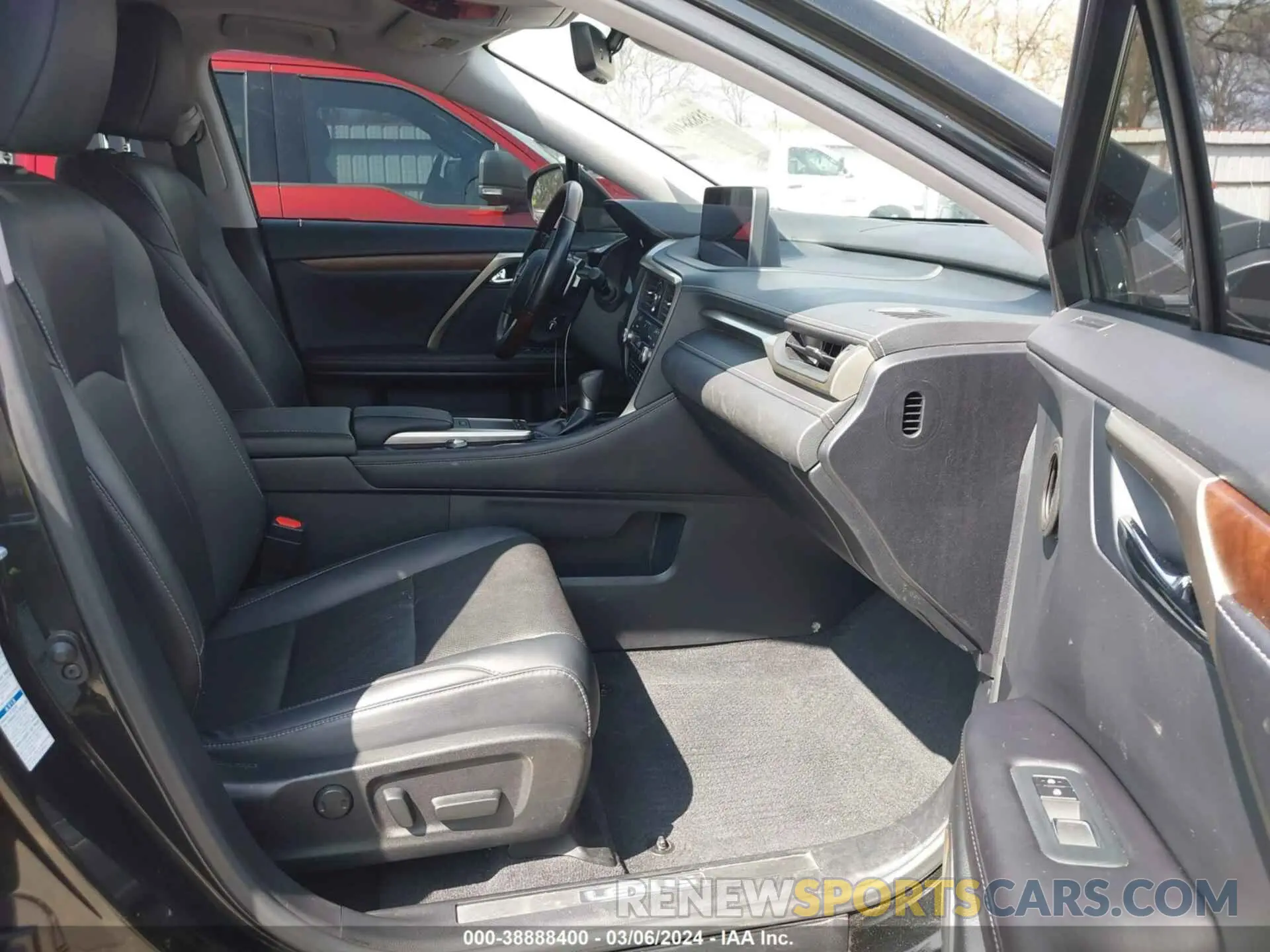 5 Photograph of a damaged car JTJHGKFA1L2015560 LEXUS RX 450HL 2020