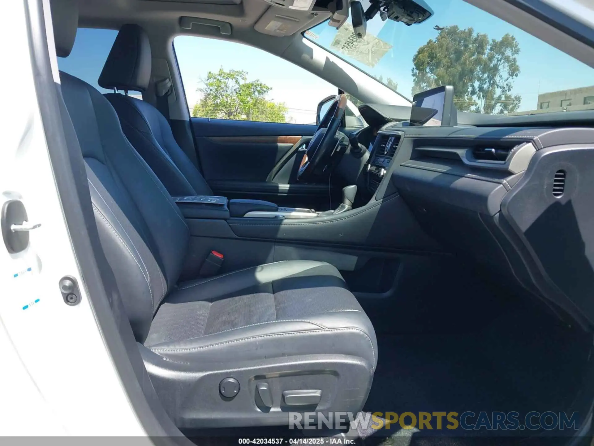 5 Photograph of a damaged car JTJHGKFA5M2018172 LEXUS RX 450HL 2021