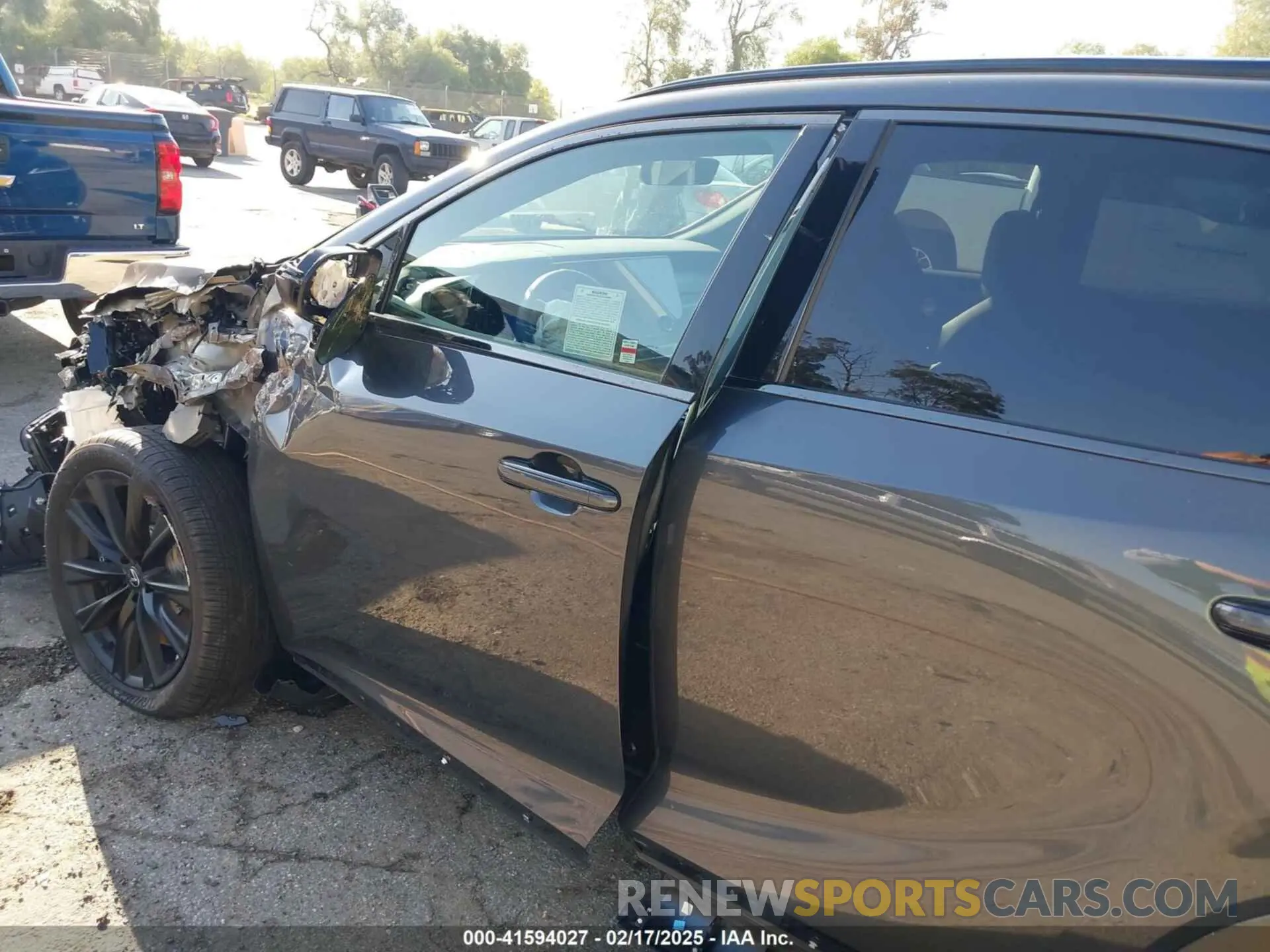 18 Photograph of a damaged car 2T2BCMEA4RC019562 LEXUS RX 500H 2024