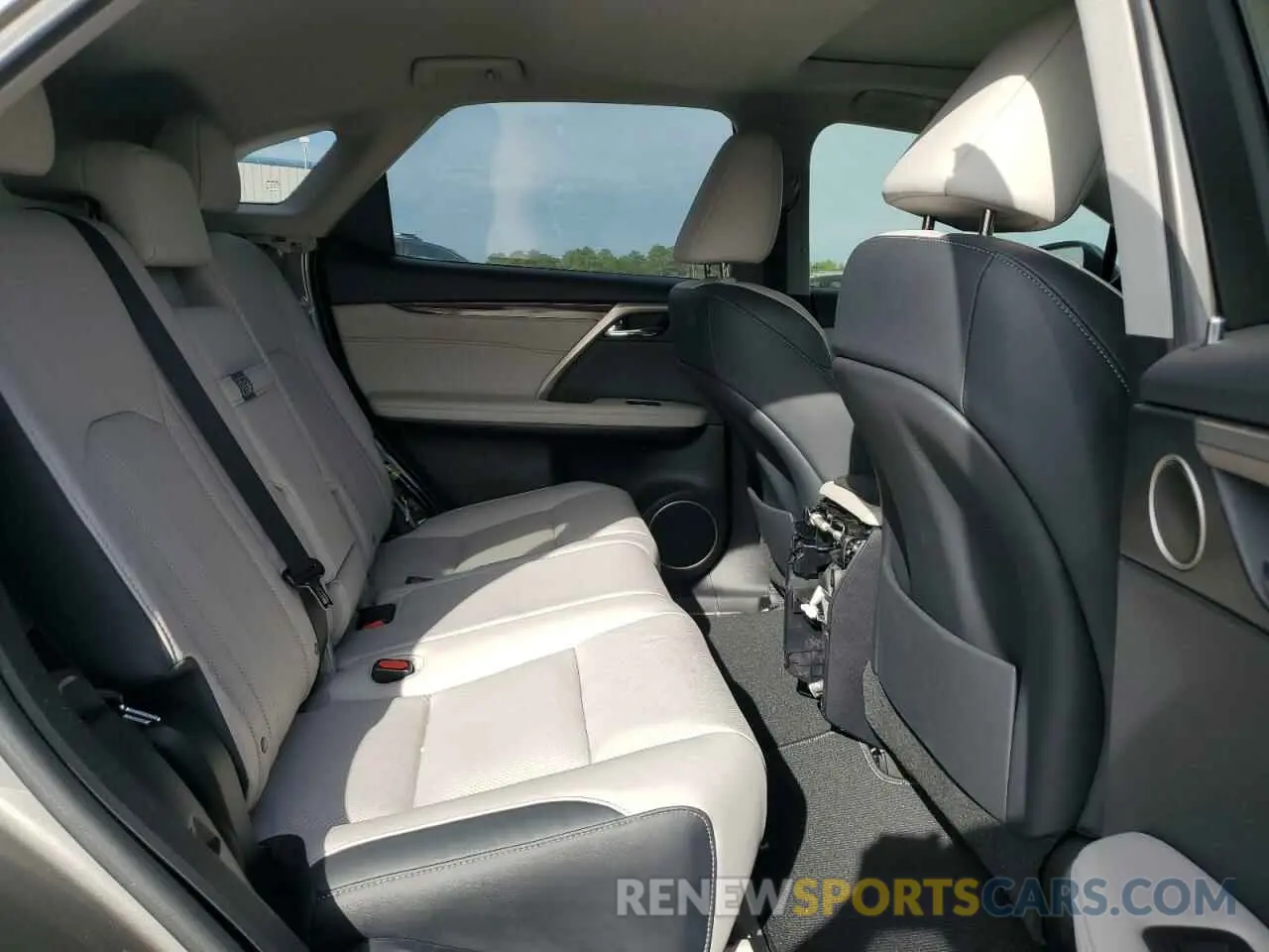 11 Photograph of a damaged car 2T2ZZMCA2KC129774 LEXUS RX350 2019