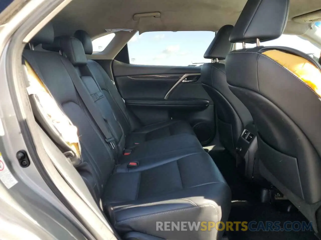11 Photograph of a damaged car 2T2ZZMCA4KC144342 LEXUS RX350 2019