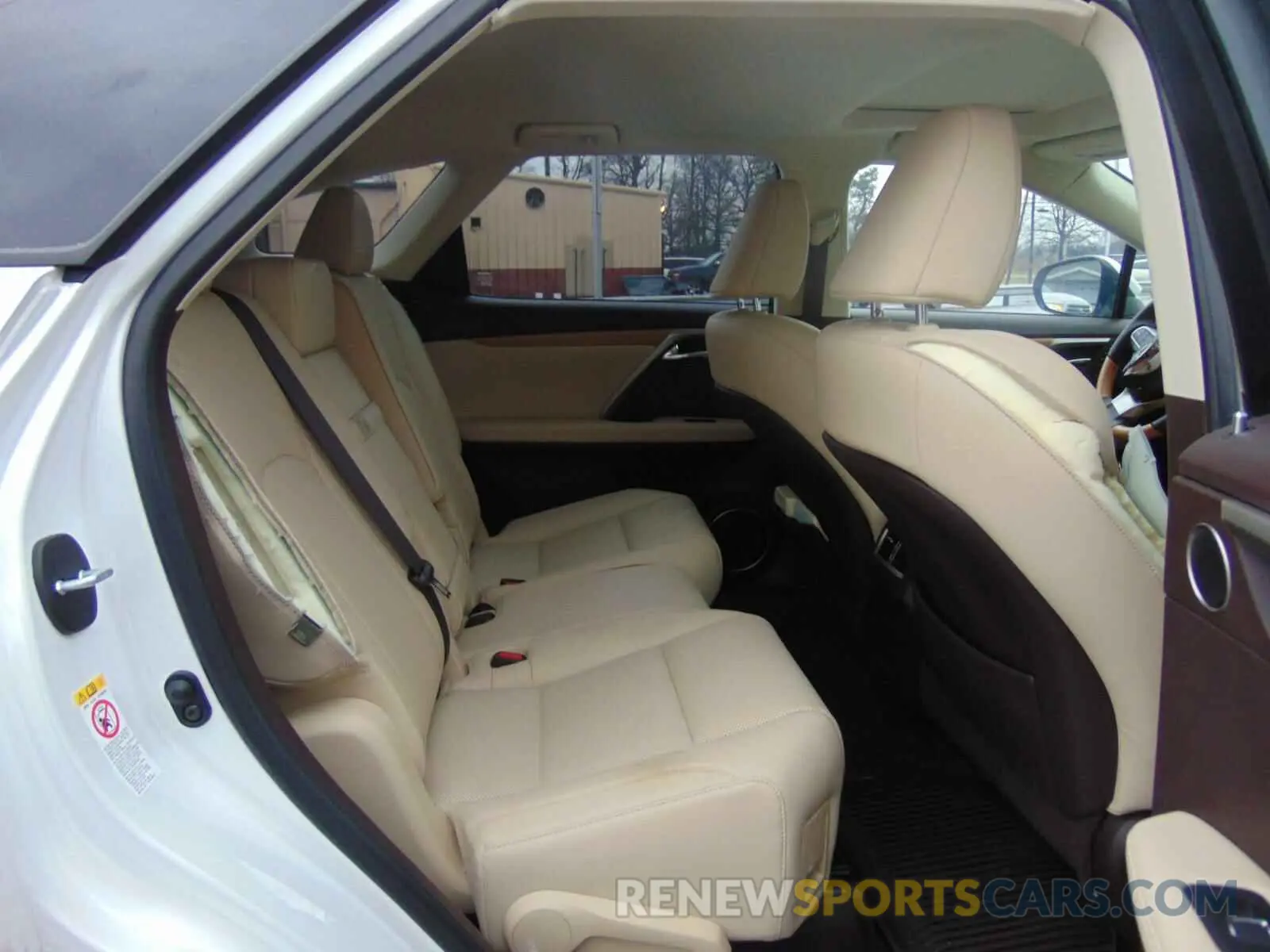 6 Photograph of a damaged car JTJHZKFA6L2023258 LEXUS RX350 2020