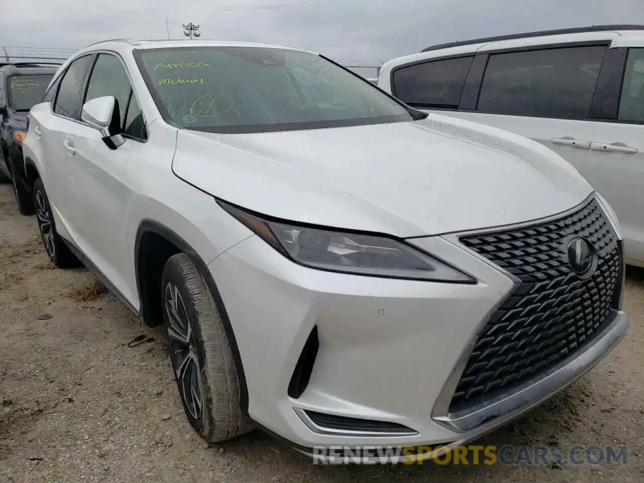 1 Photograph of a damaged car 2T2HZMAA7MC216667 LEXUS RX350 2021