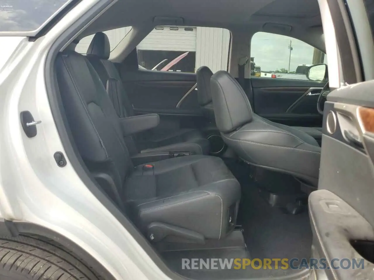 11 Photograph of a damaged car JTJHGKFA1L2015297 LEXUS RX450 2020