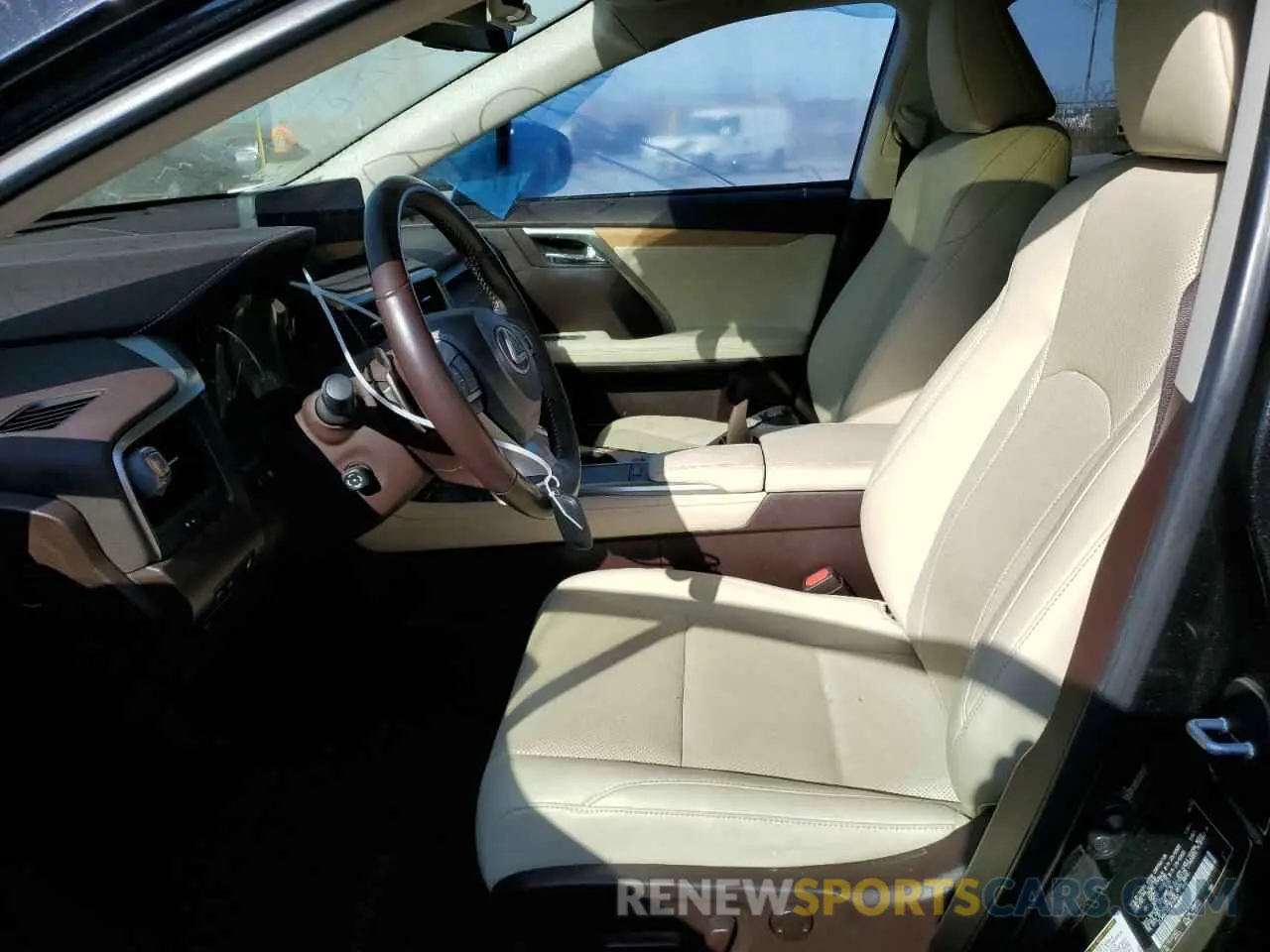 7 Photograph of a damaged car JTJHGKFA2L2014983 LEXUS RX450 2020