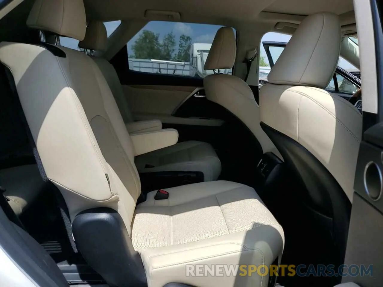 11 Photograph of a damaged car JTJHGKFA8M2017243 LEXUS RX450 2021