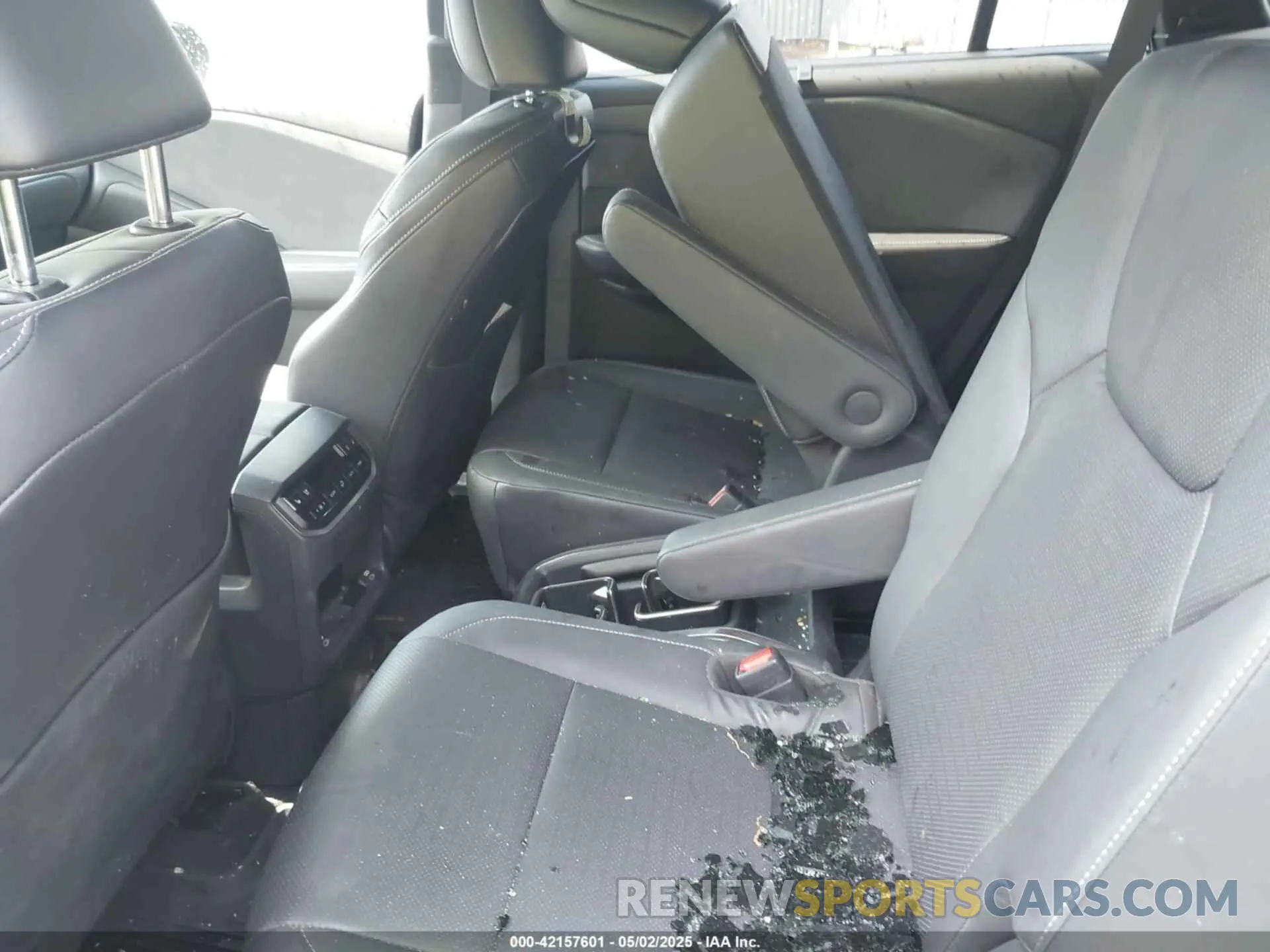 8 Photograph of a damaged car 5TDAAAB64RS003986 LEXUS TX 350 2024