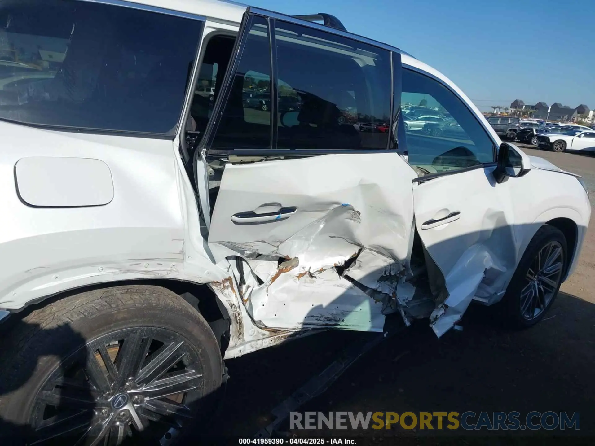 5 Photograph of a damaged car 5TDACAC67RS000413 LEXUS TX 550H+ 2024