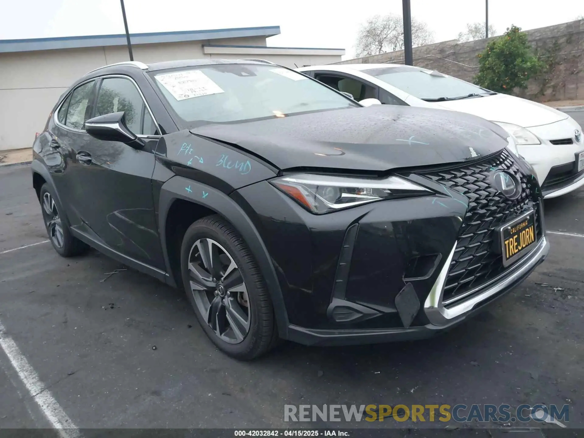 1 Photograph of a damaged car JTHY3JBH0K2013968 LEXUS UX 200 2019