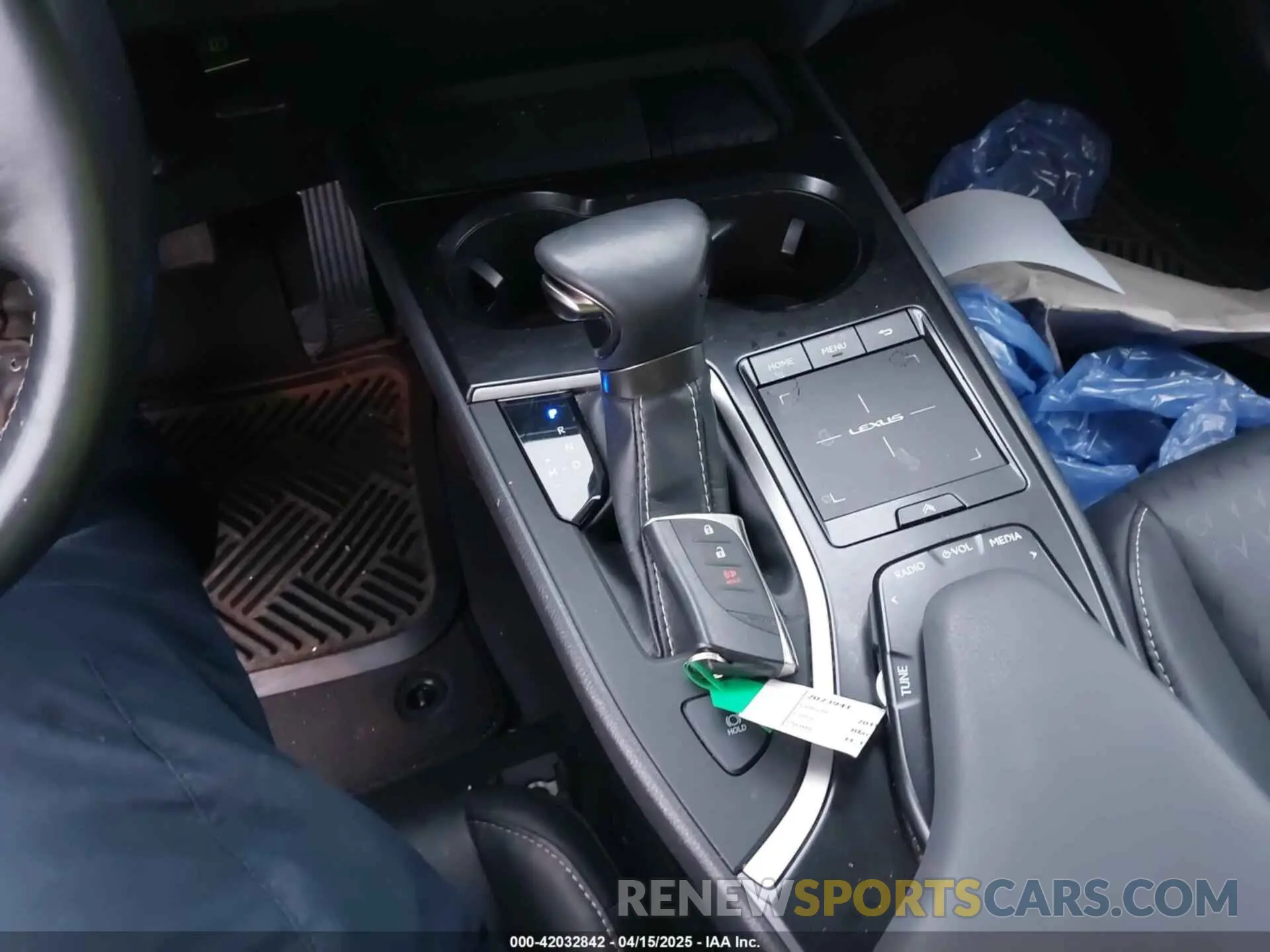 11 Photograph of a damaged car JTHY3JBH0K2013968 LEXUS UX 200 2019