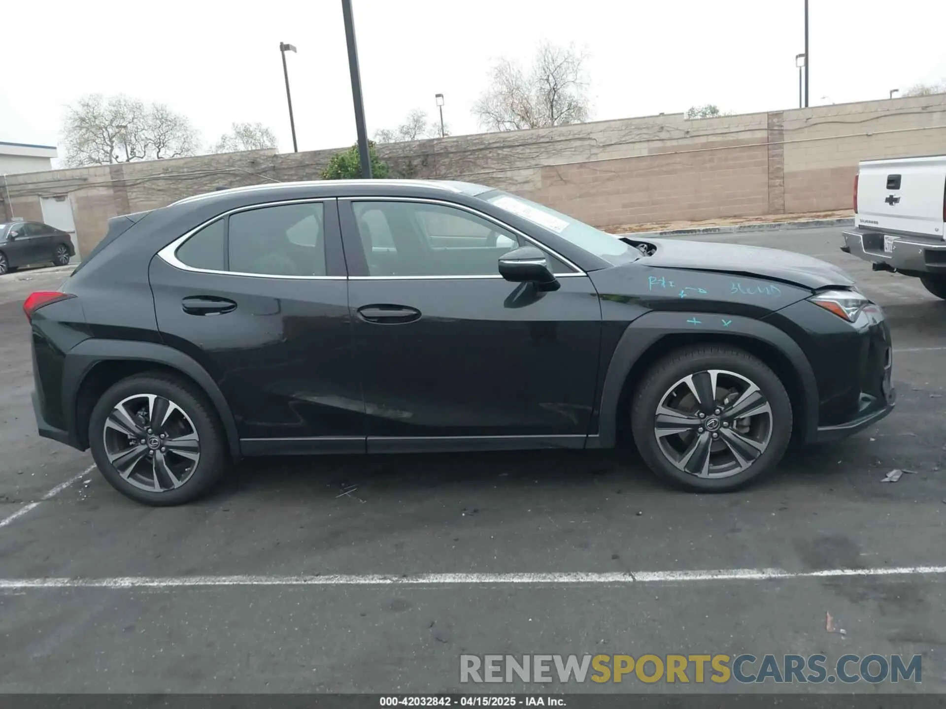 13 Photograph of a damaged car JTHY3JBH0K2013968 LEXUS UX 200 2019
