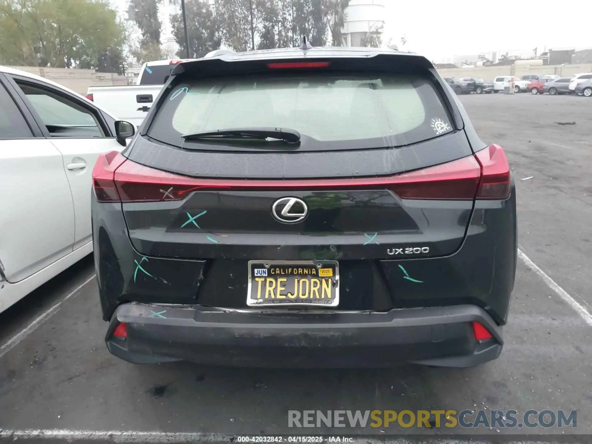 16 Photograph of a damaged car JTHY3JBH0K2013968 LEXUS UX 200 2019