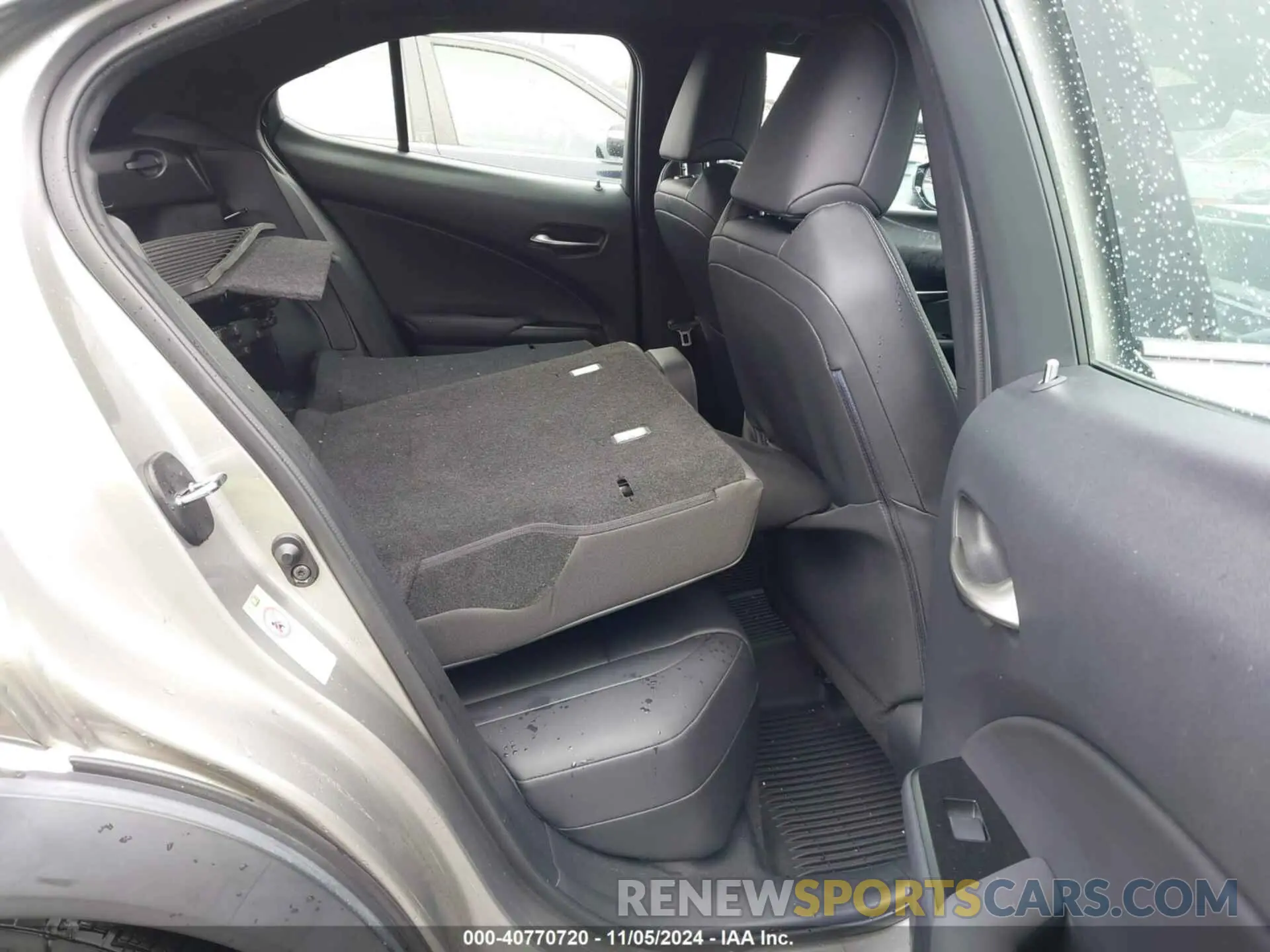 8 Photograph of a damaged car JTHY3JBH1K2013994 LEXUS UX 200 2019
