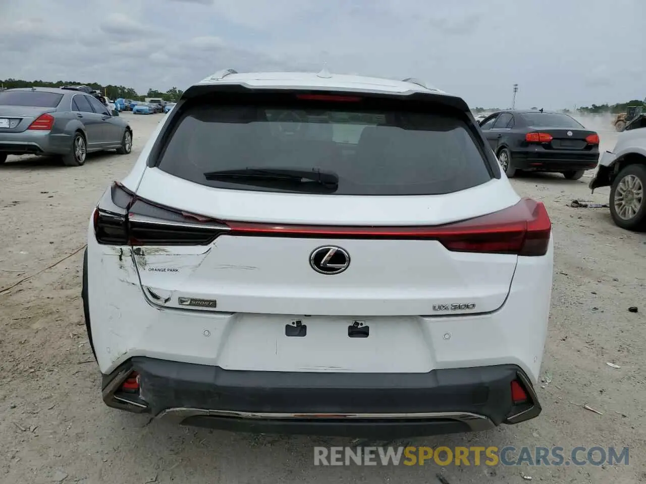 6 Photograph of a damaged car JTHY3JBH2K2003779 LEXUS UX 200 2019