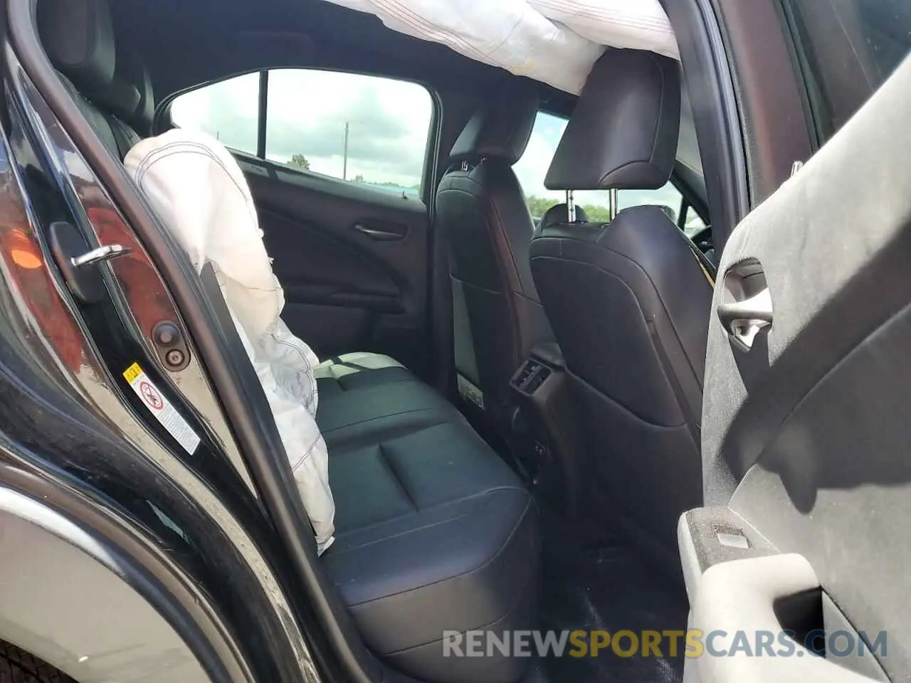11 Photograph of a damaged car JTHY3JBH3K2005427 LEXUS UX 200 2019