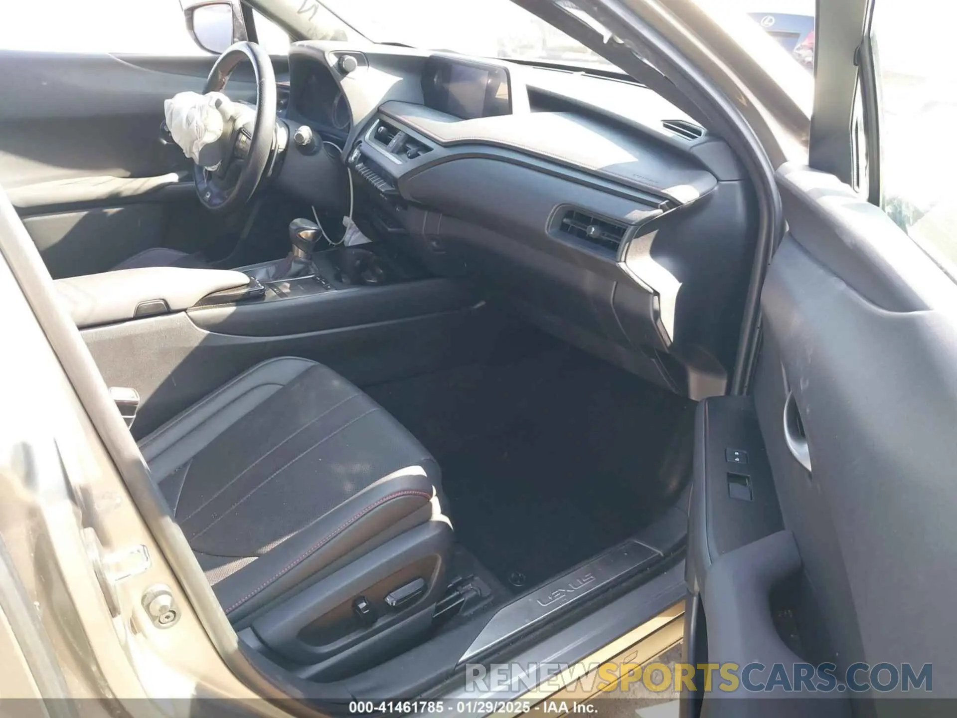5 Photograph of a damaged car JTHY3JBH3K2012250 LEXUS UX 200 2019