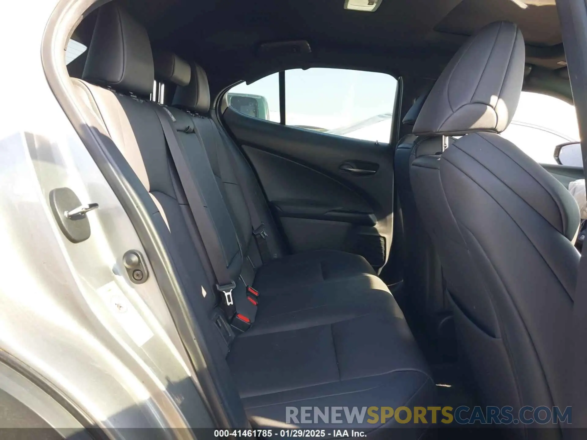 8 Photograph of a damaged car JTHY3JBH3K2012250 LEXUS UX 200 2019