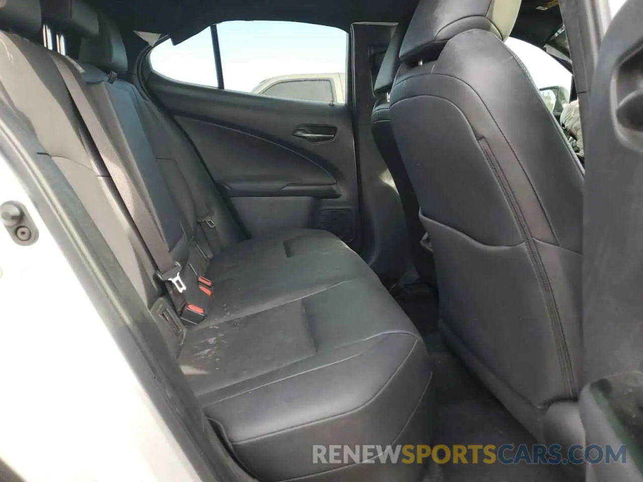 11 Photograph of a damaged car JTHY3JBH4K2014363 LEXUS UX 200 2019