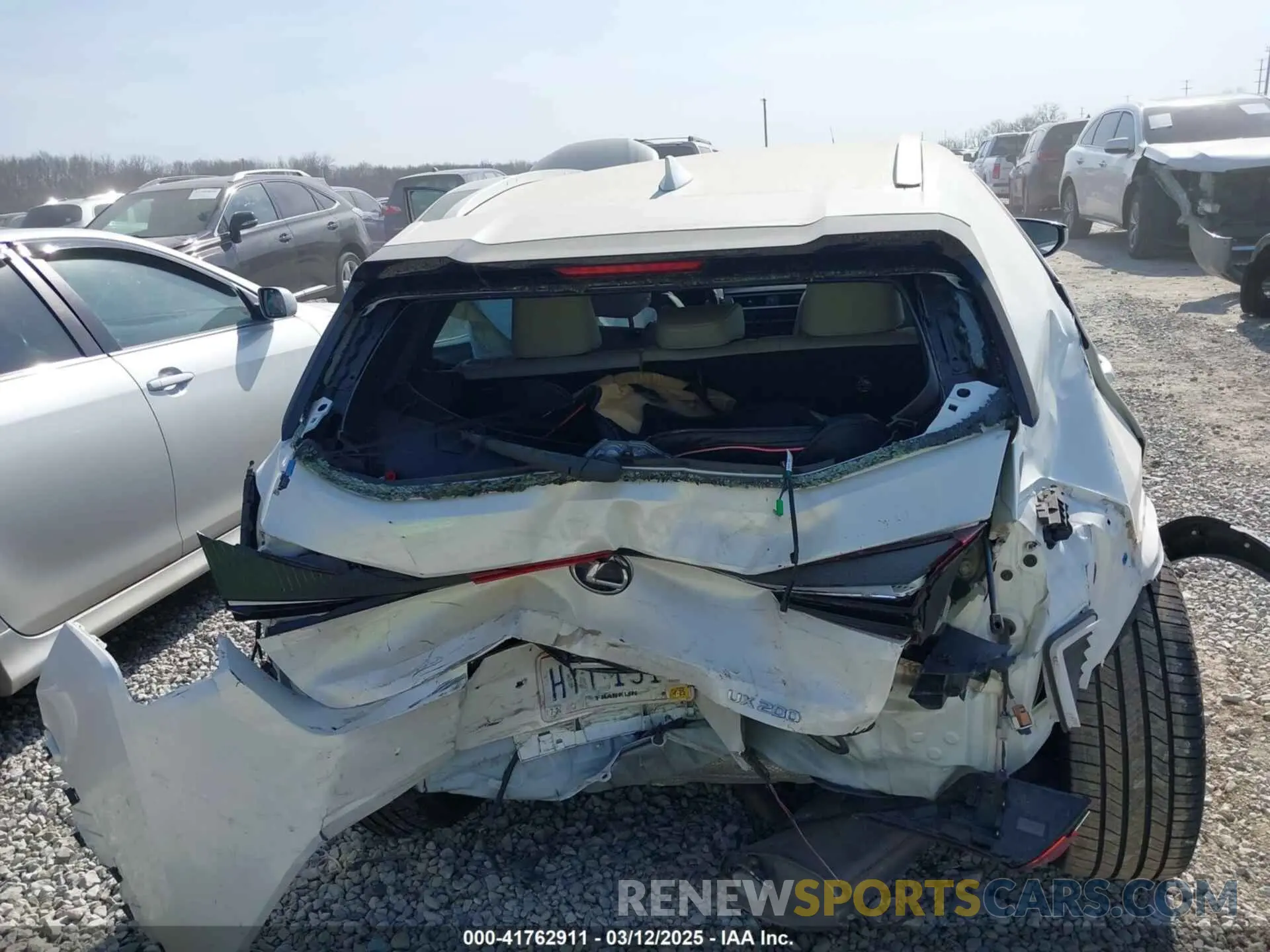 16 Photograph of a damaged car JTHY3JBH4K2014881 LEXUS UX 200 2019