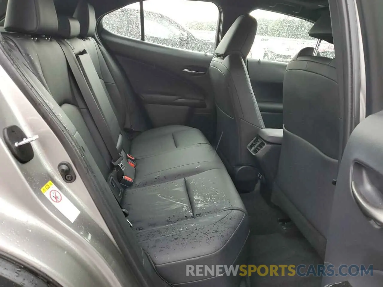 10 Photograph of a damaged car JTHY3JBH4K2016033 LEXUS UX 200 2019