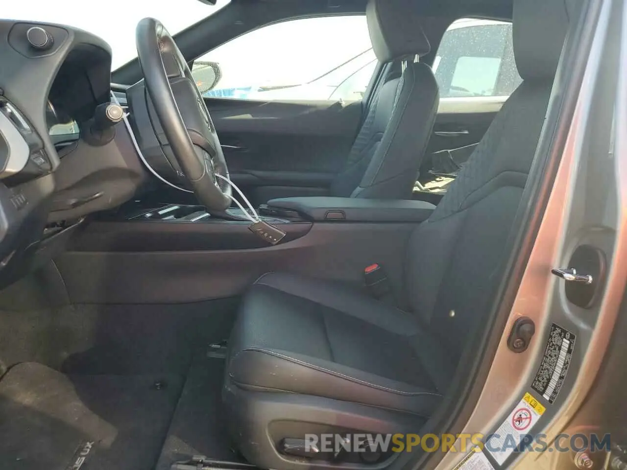 7 Photograph of a damaged car JTHY3JBH4K2016033 LEXUS UX 200 2019