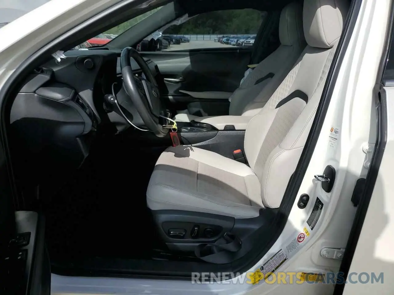 7 Photograph of a damaged car JTHY3JBH5K2016803 LEXUS UX 200 2019