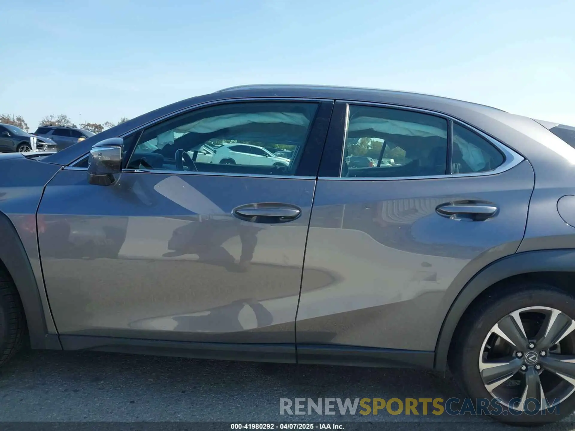 14 Photograph of a damaged car JTHY3JBH6K2002909 LEXUS UX 200 2019