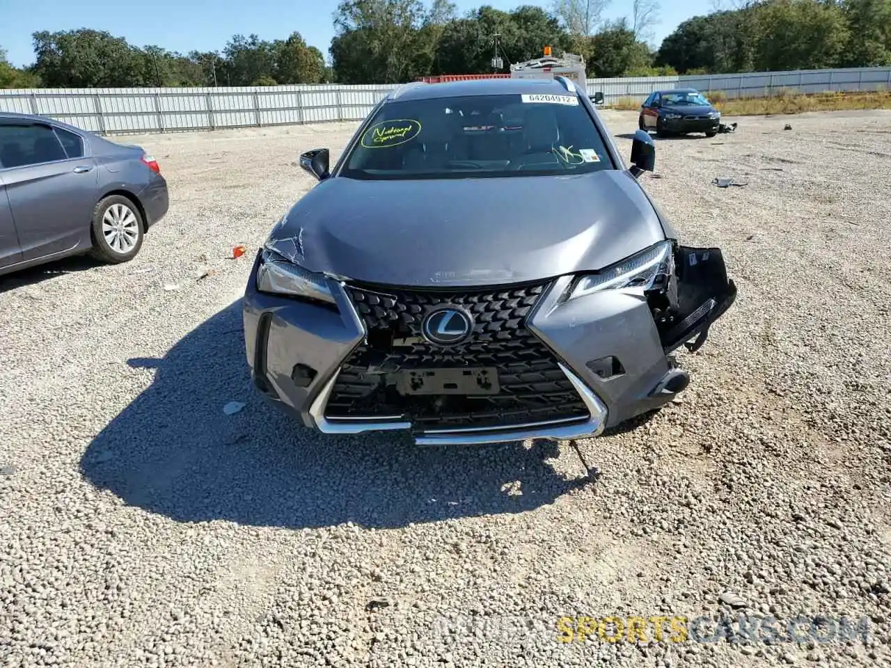 9 Photograph of a damaged car JTHY3JBH6K2004725 LEXUS UX 200 2019