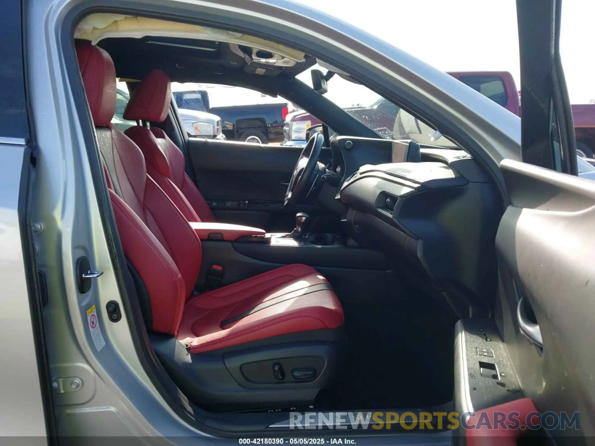 5 Photograph of a damaged car JTHY3JBH6K2013523 LEXUS UX 200 2019